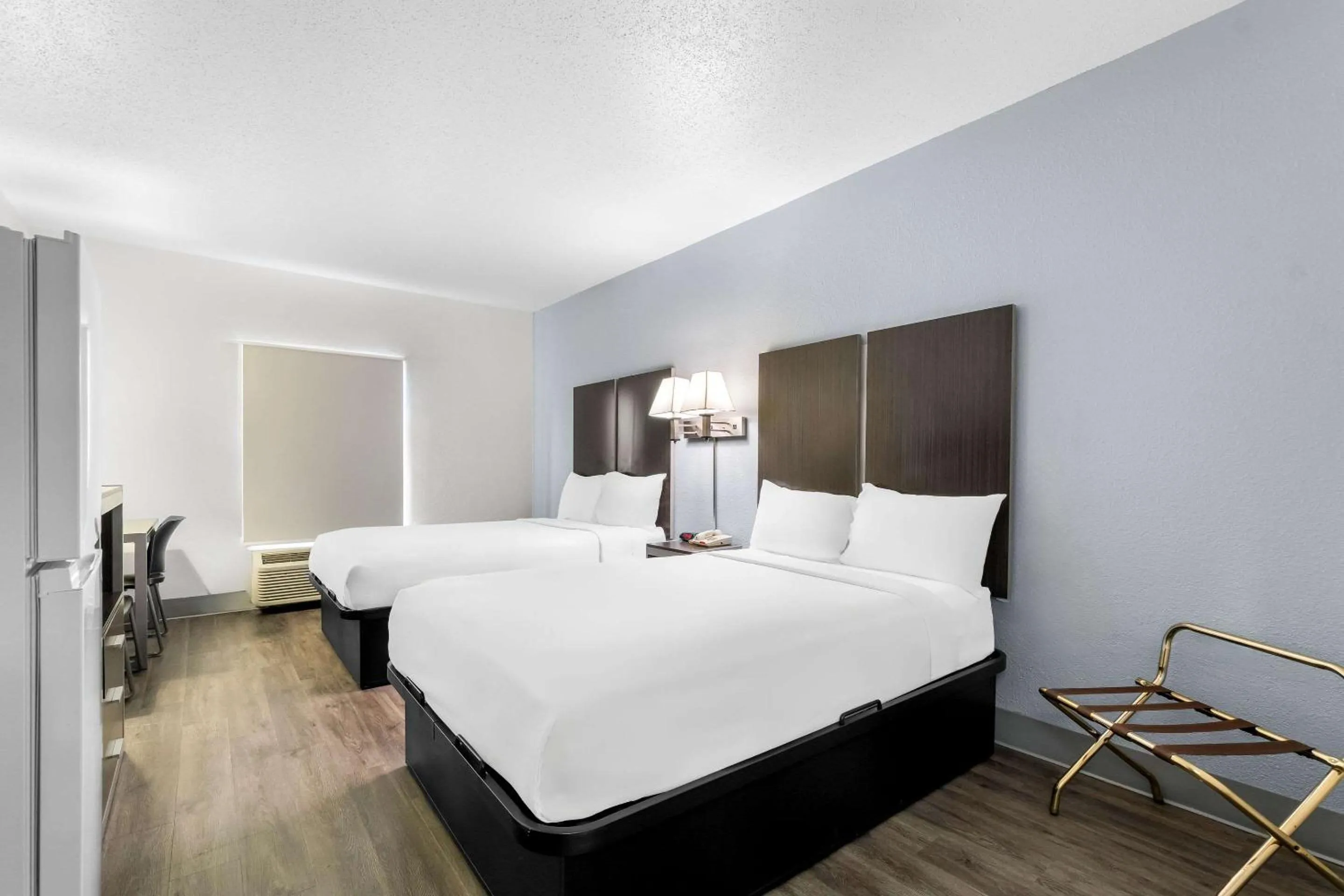 Bedroom, Bed in Suburban Studios Chattanooga Northeast - Ooltewah