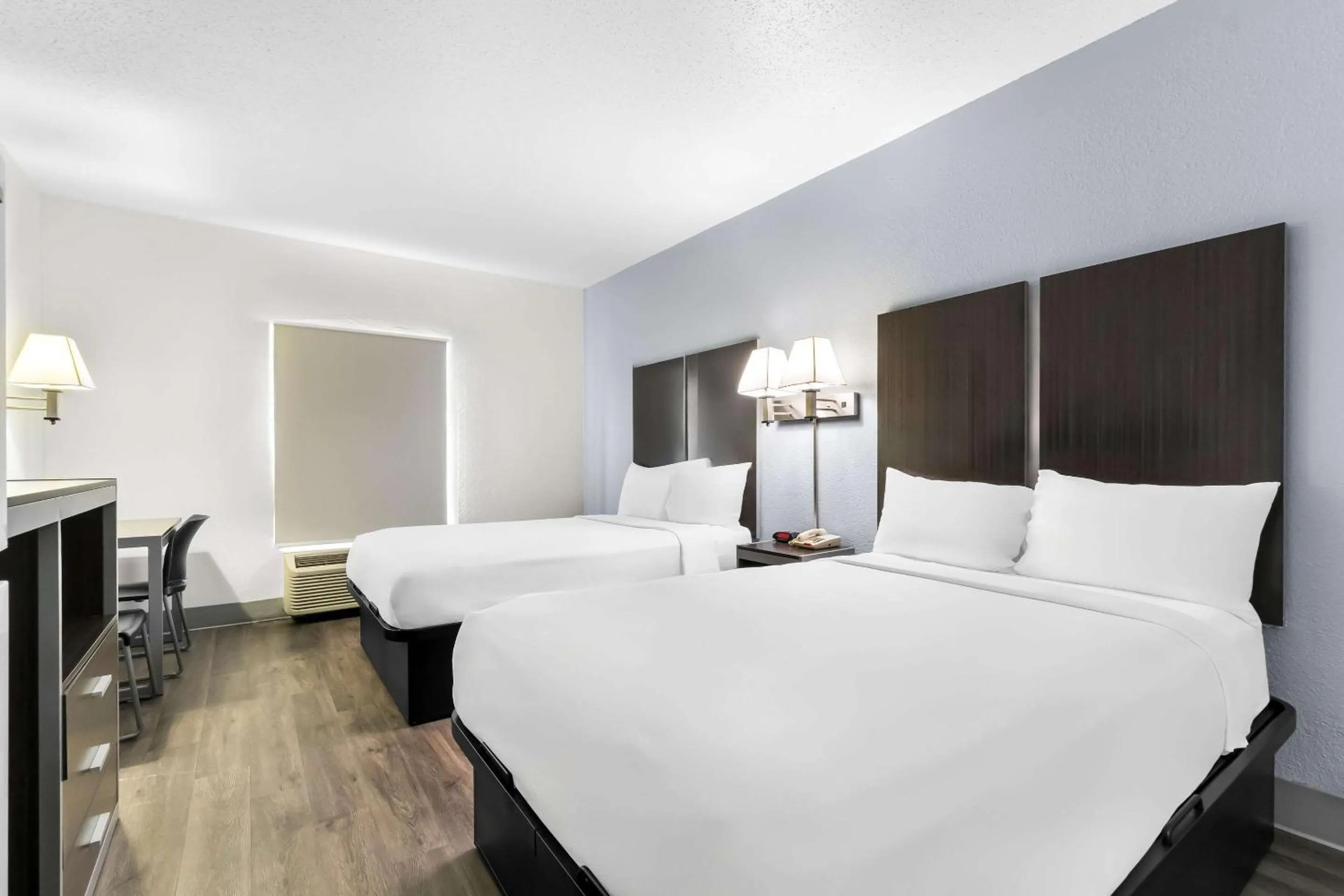 Bedroom, Bed in Suburban Studios Chattanooga Northeast - Ooltewah