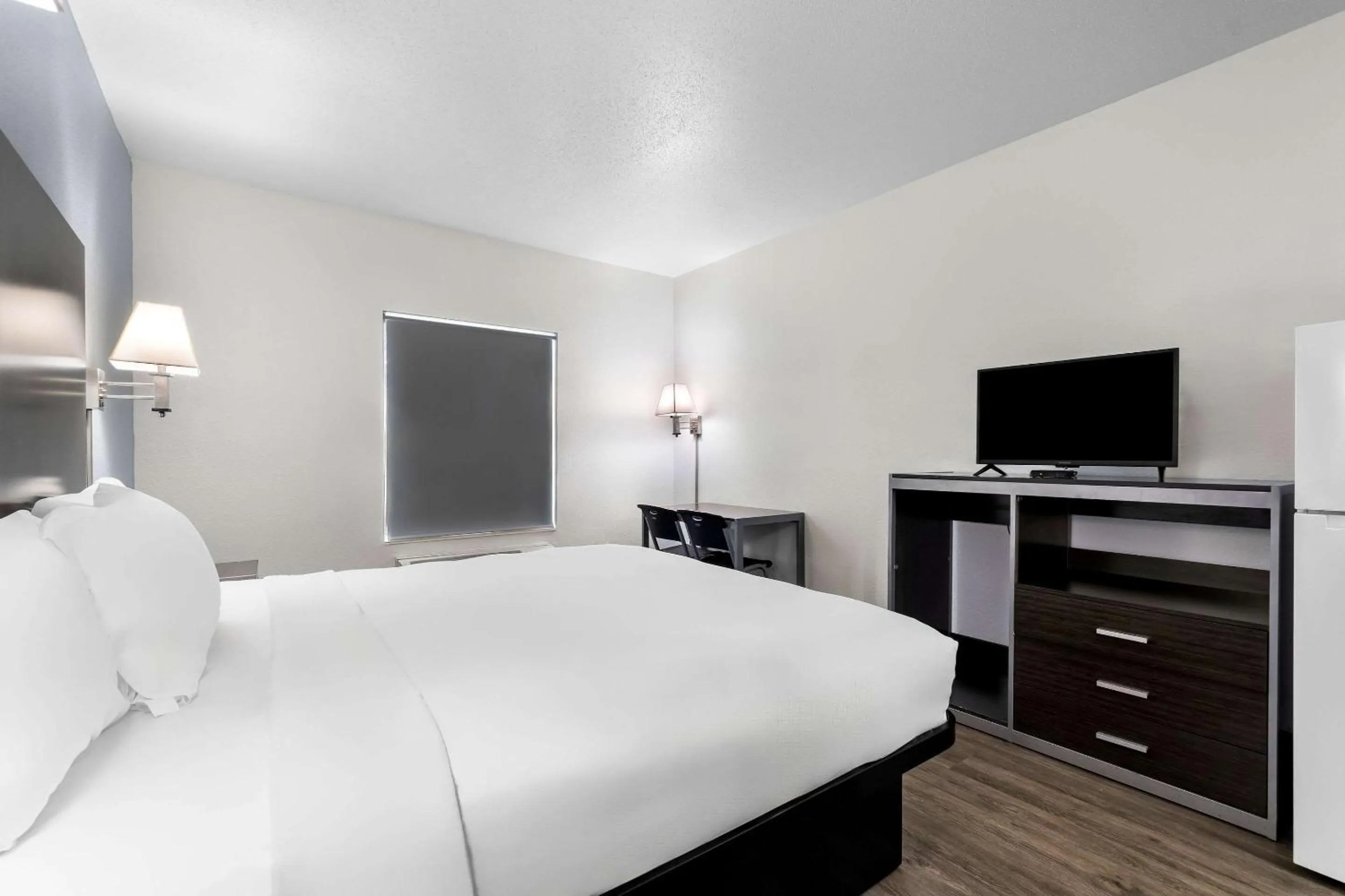 Bedroom, Bed in Suburban Studios Chattanooga Northeast - Ooltewah