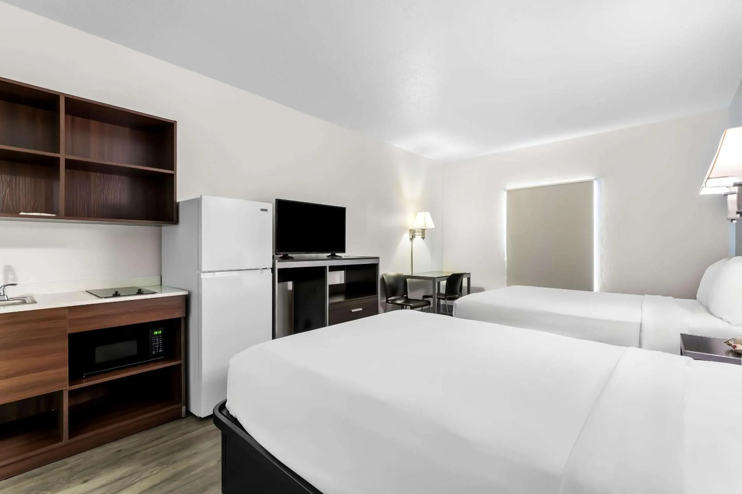 Bedroom, Bed in Suburban Studios Chattanooga Northeast - Ooltewah