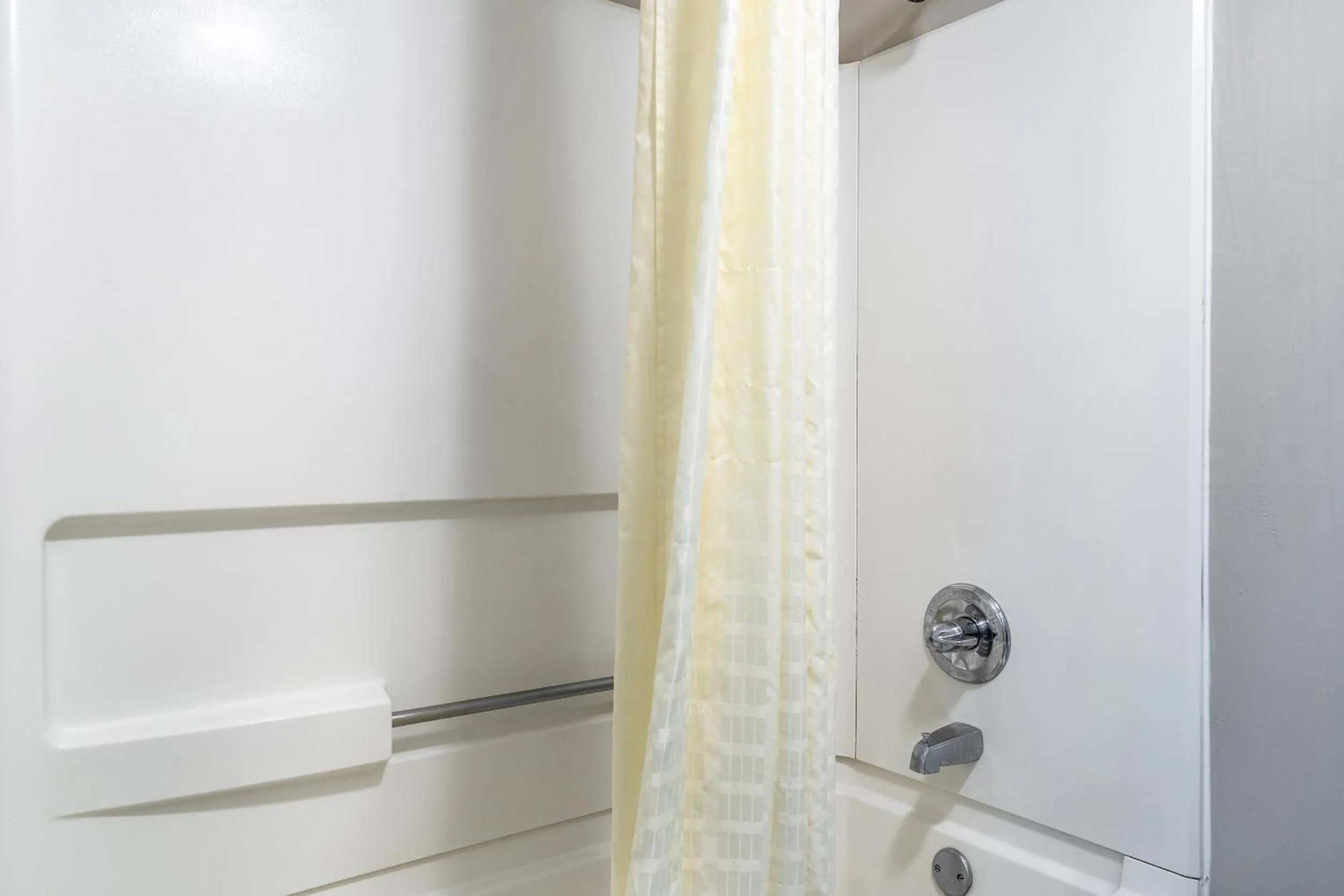 Bathroom in Suburban Studios Chattanooga Northeast - Ooltewah