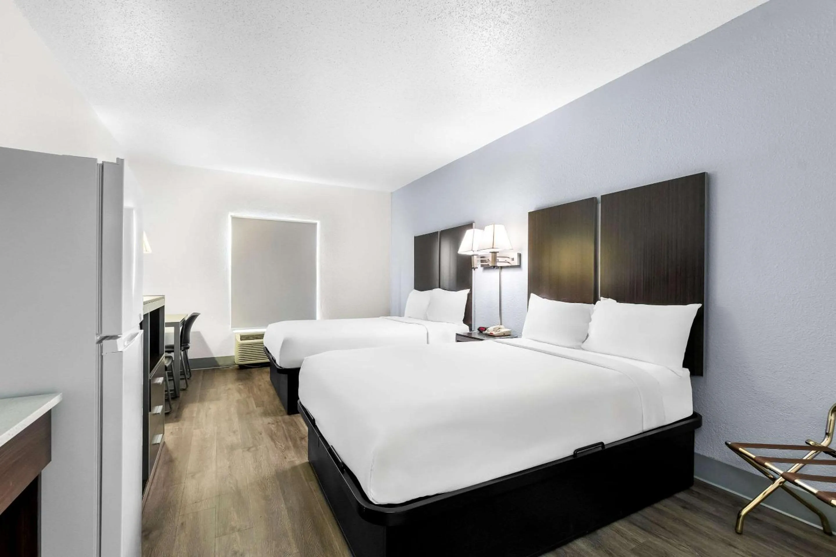 Bedroom, Bed in Suburban Studios Chattanooga Northeast - Ooltewah