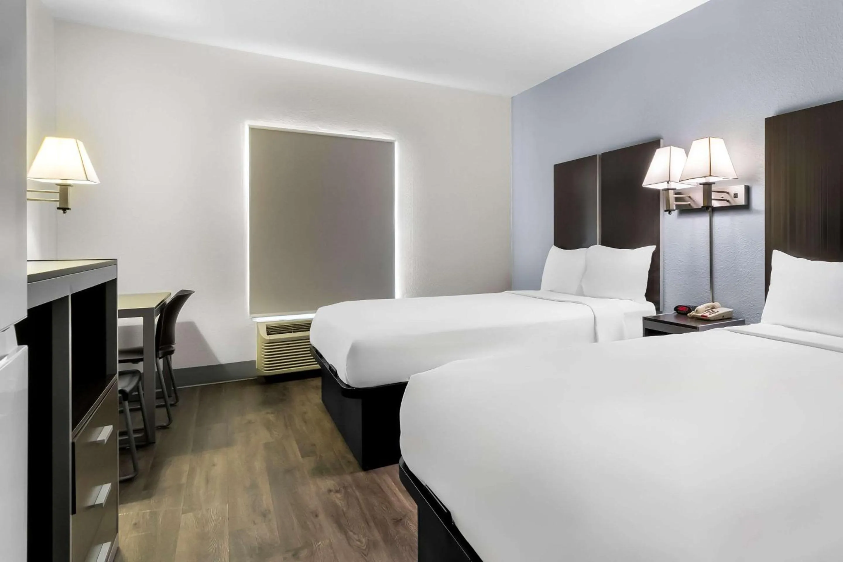 Bedroom, Bed in Suburban Studios Chattanooga Northeast - Ooltewah