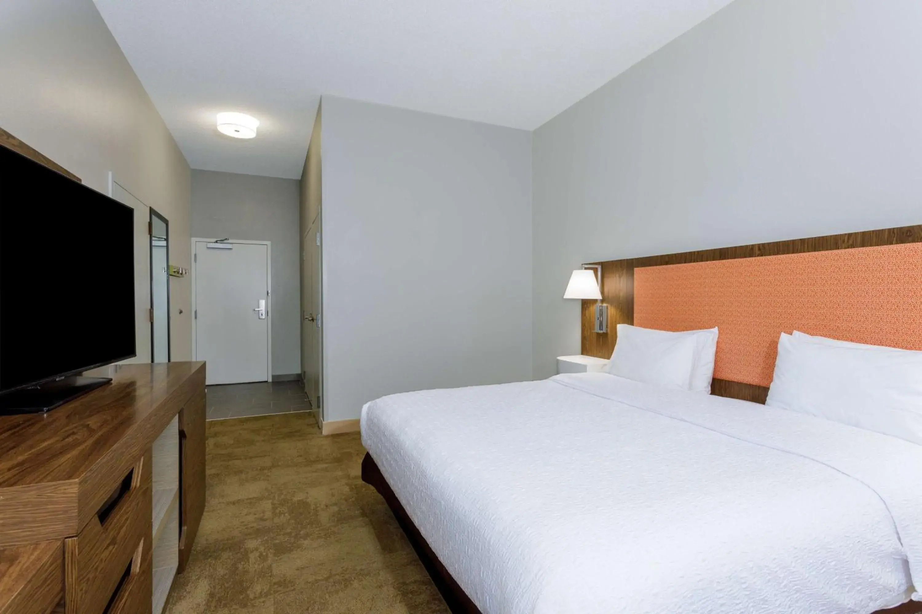 Bed in Hampton Inn Jacksonville - I-95 Central Bed in Hampton Inn Jacksonville - I-95 Central