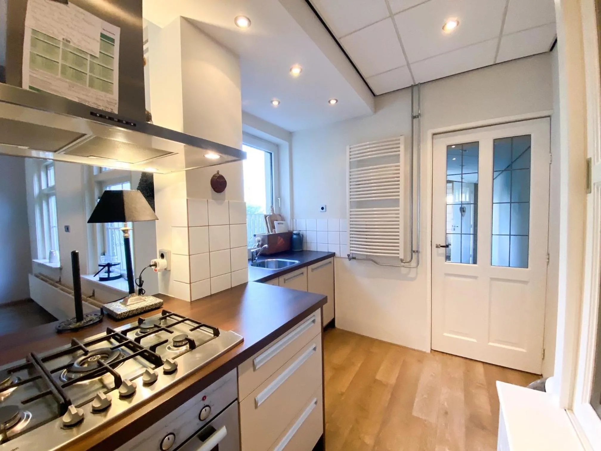 Kitchen or kitchenette in Smaakvol Vakantiehuis Serooskerke SE06