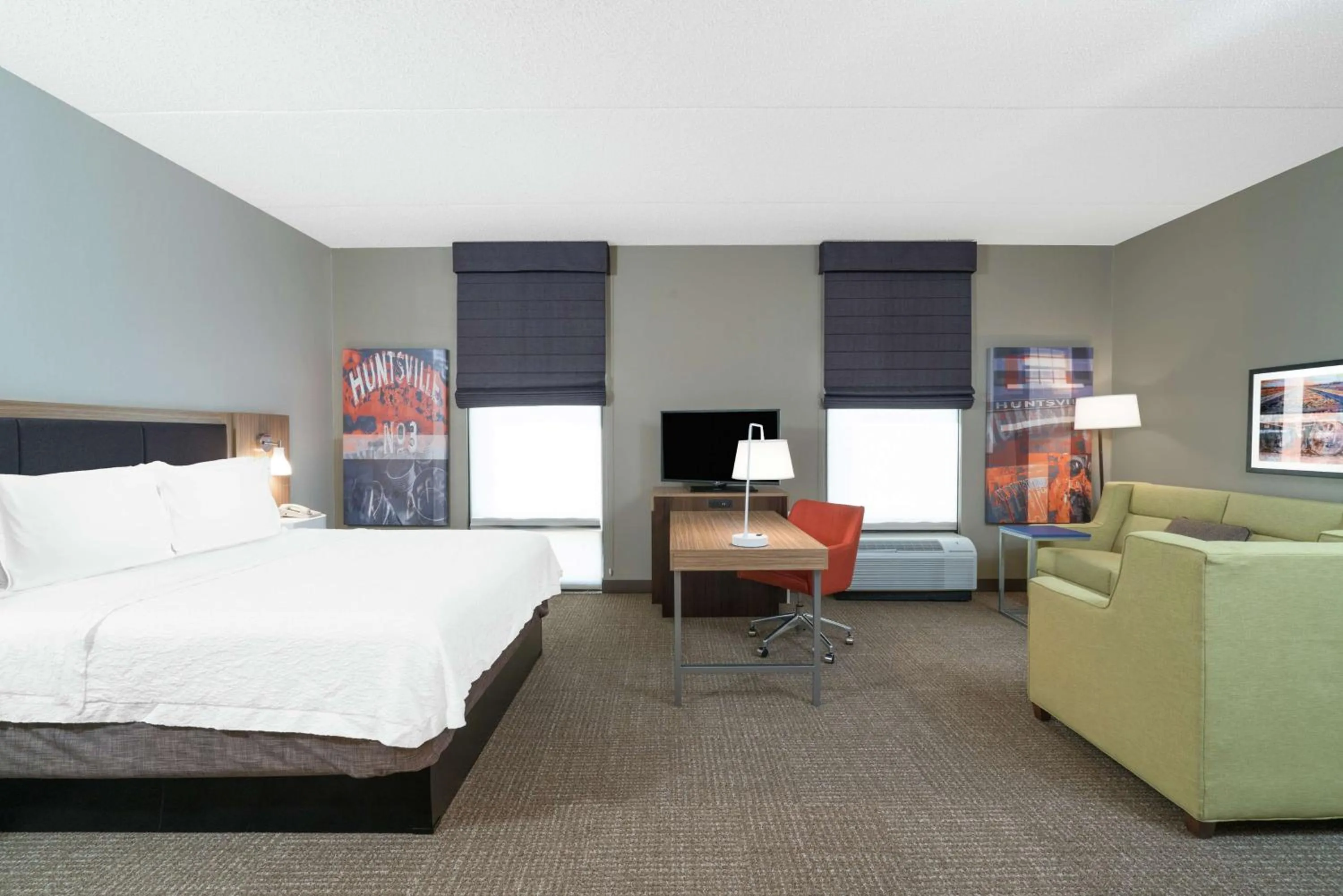 Bedroom, Bed in Hampton Inn Huntsville-Madison