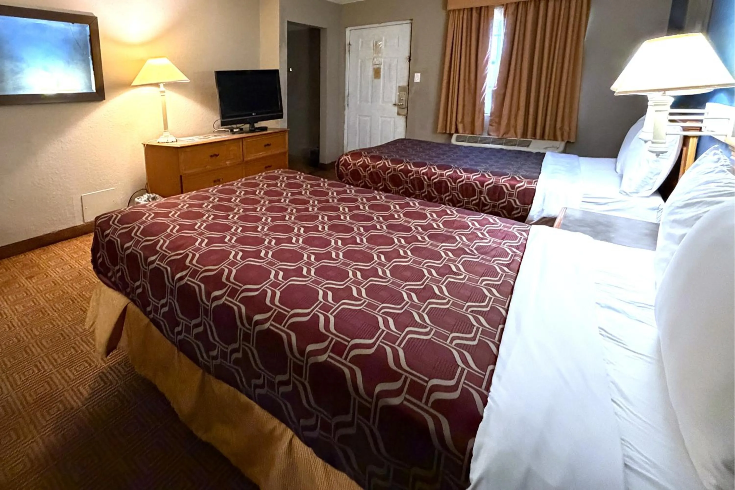 Bedroom, Bed in Townhouse Garden Inn & Suites San Antonio I 35