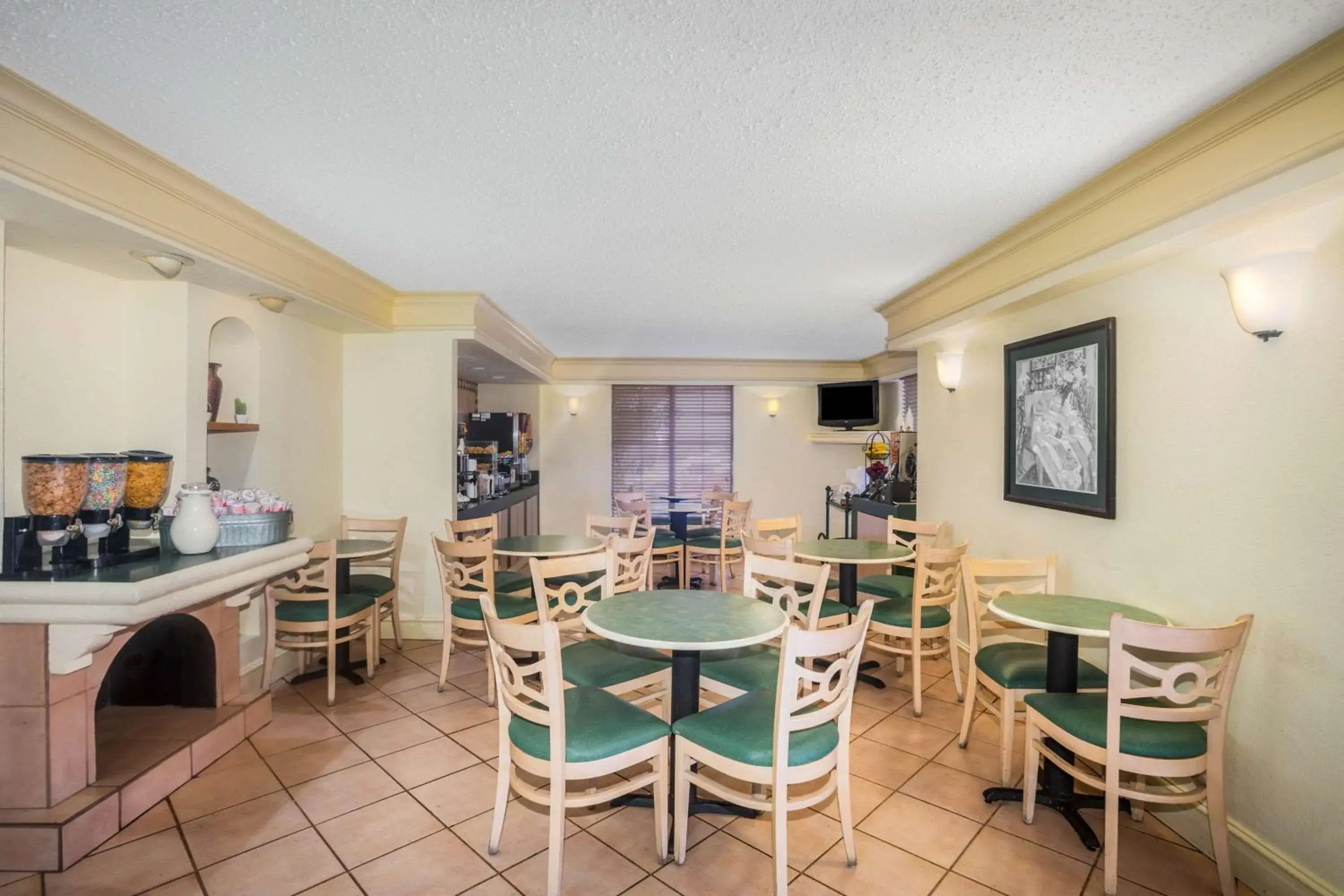 Restaurant/places to eat in Super 8 by Wyndham Eagle Pass Restaurant/places to eat in Super 8 by Wyndham Eagle Pass