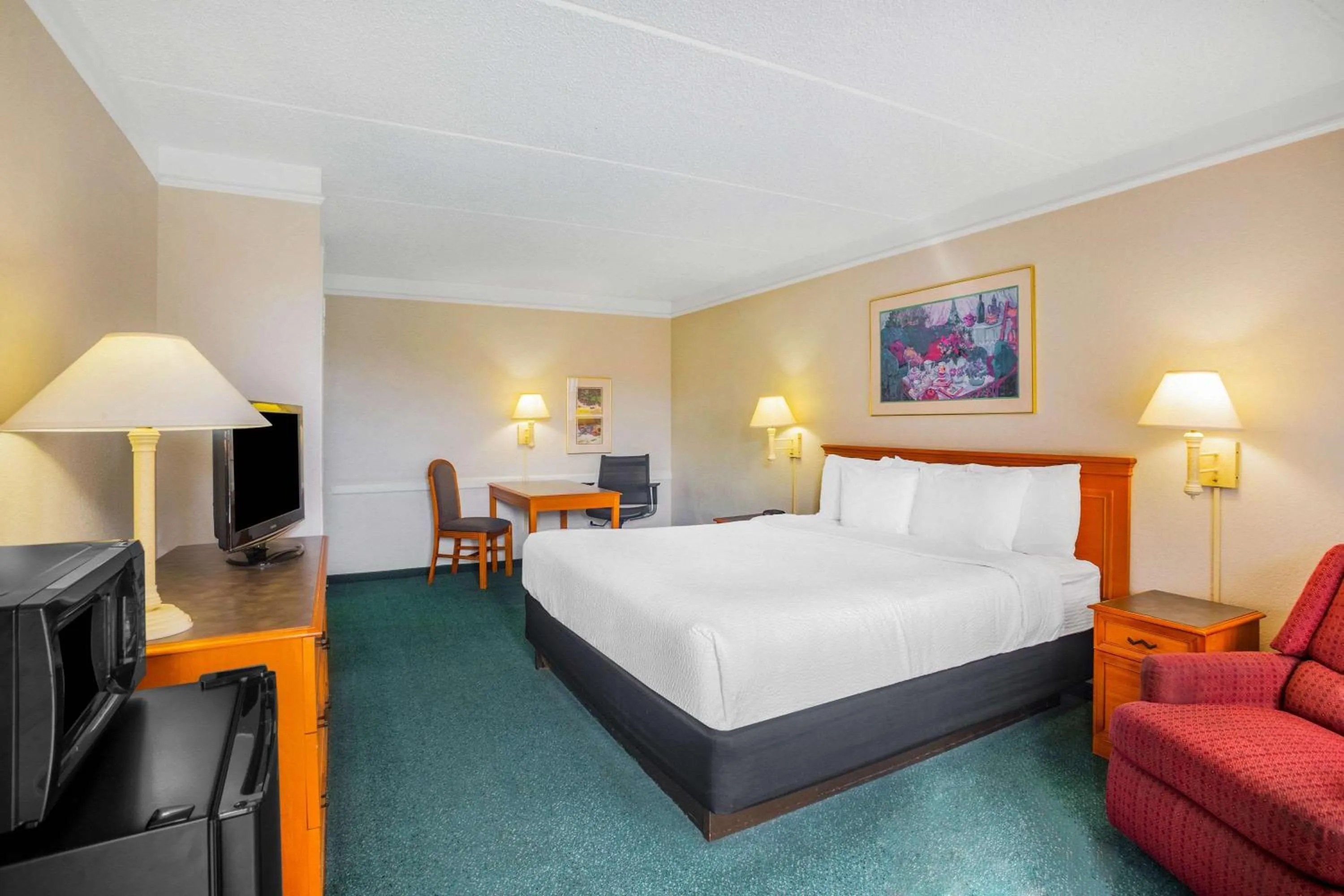 Bedroom, Bed in Super 8 by Wyndham Eagle Pass