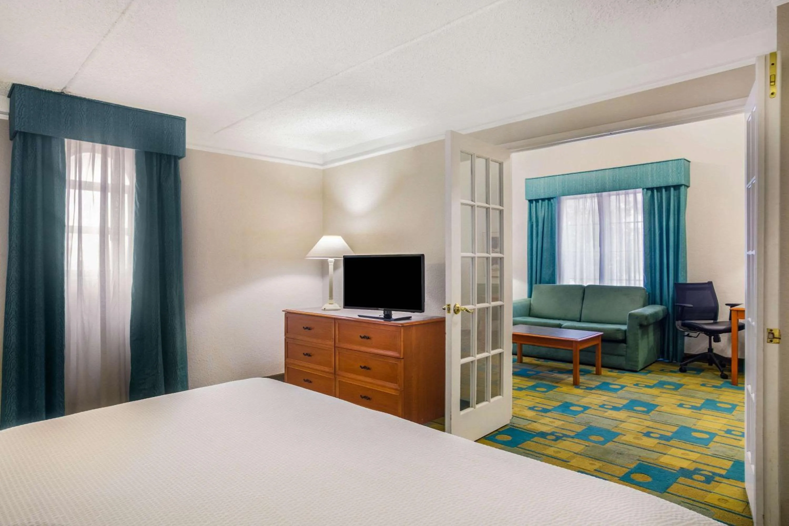 Photo of the whole room, Bed in Super 8 by Wyndham Eagle Pass