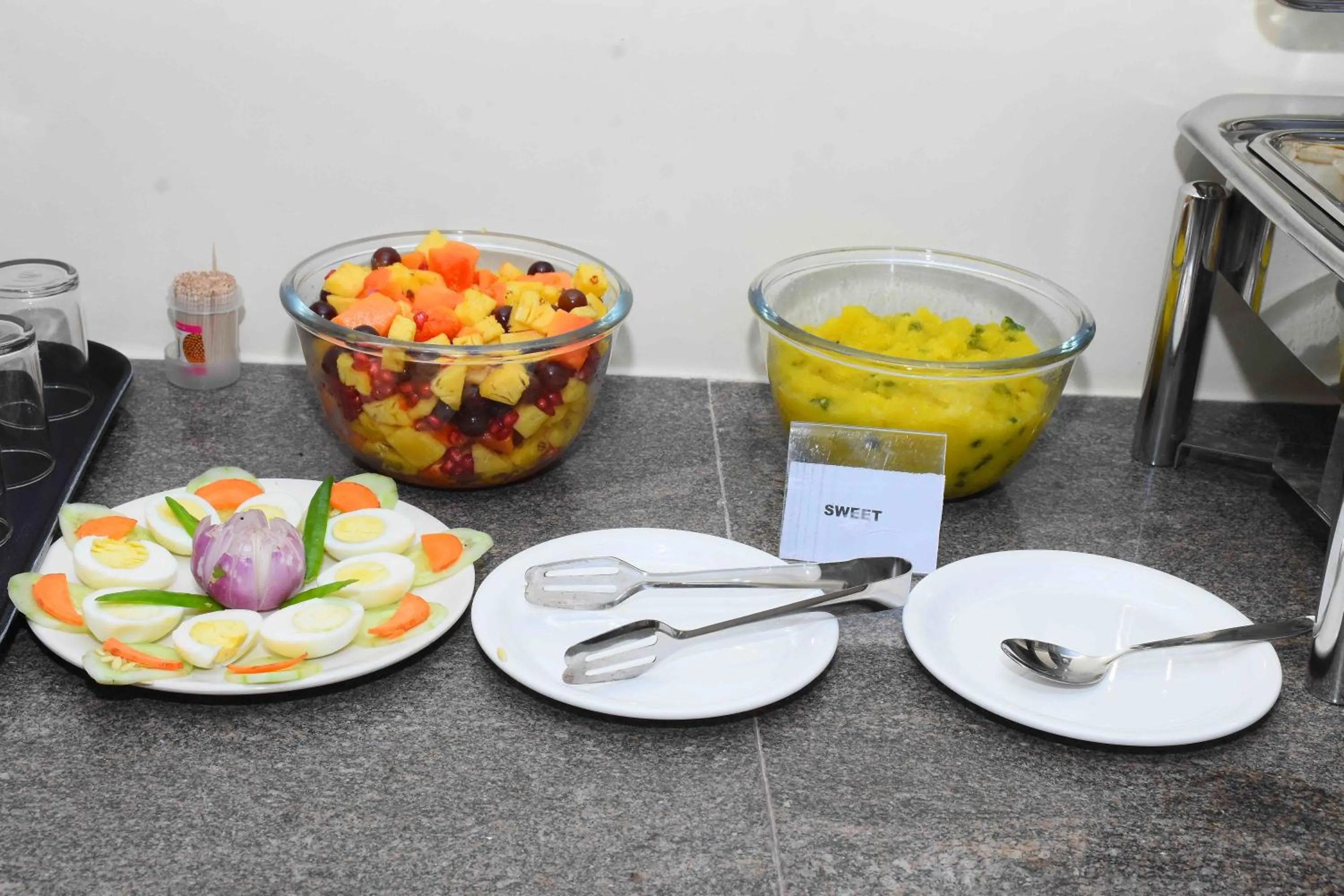 Restaurant/places to eat in HOTEL KEK GRAND PARK