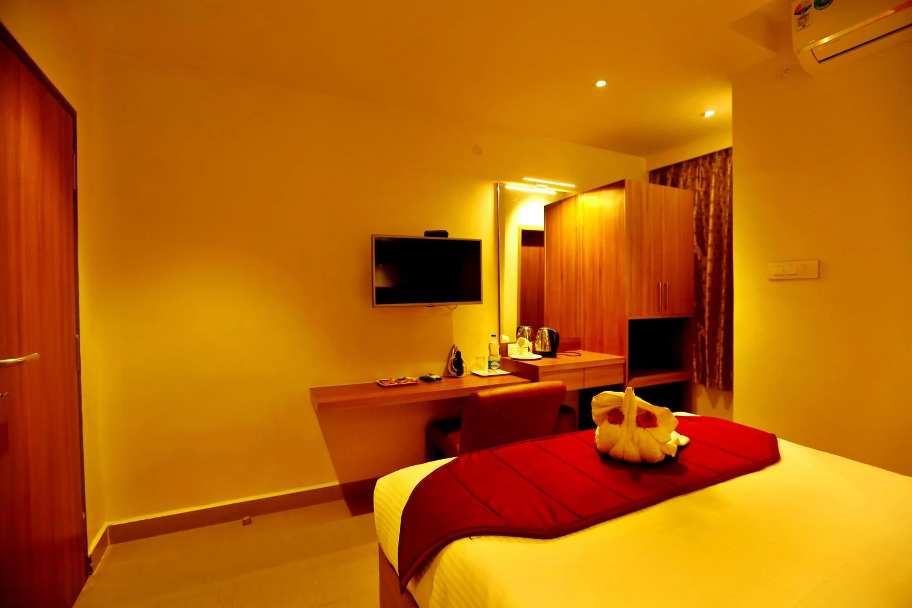 Bed in HOTEL KEK GRAND PARK