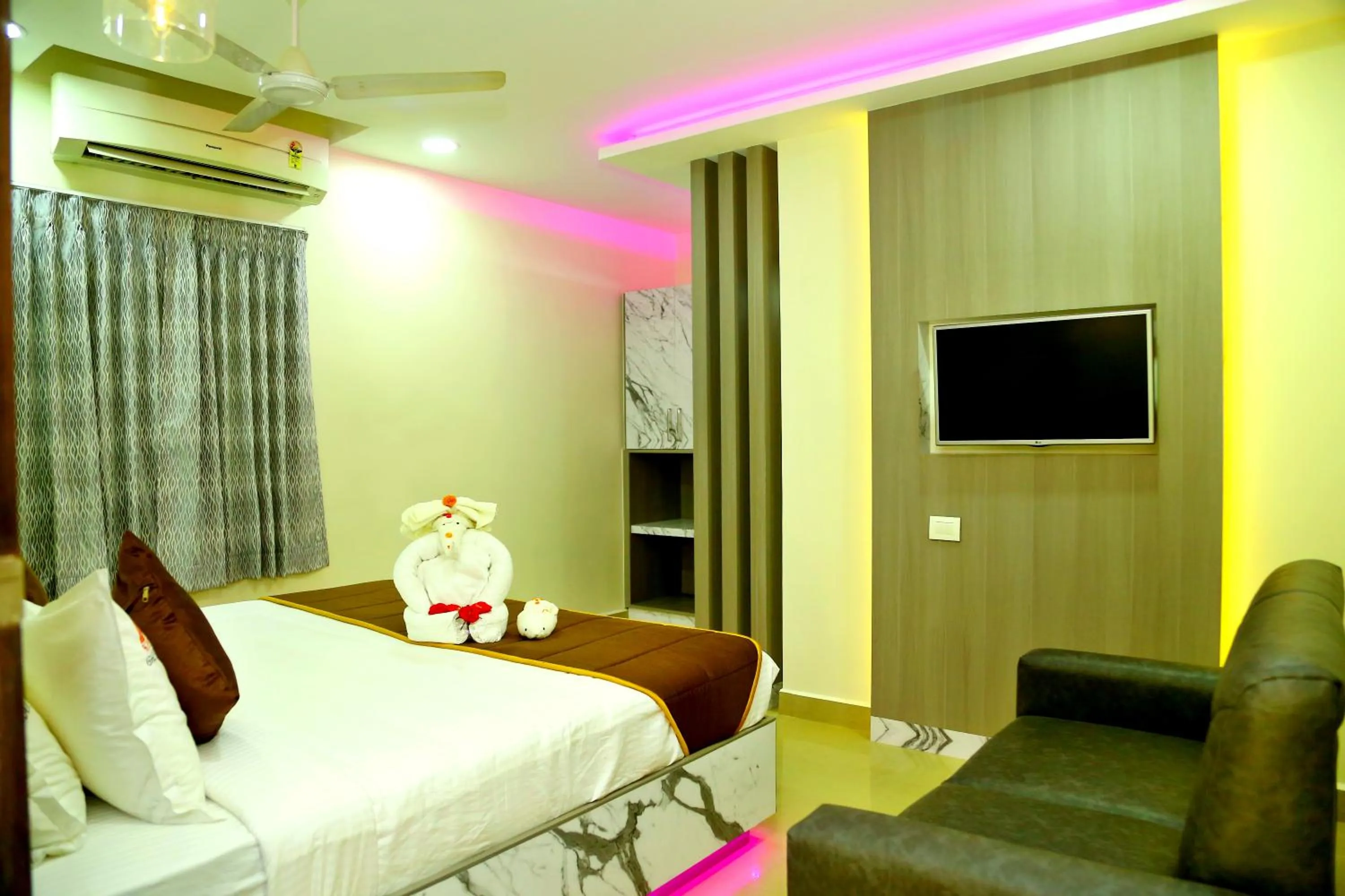 Bed in HOTEL KEK GRAND PARK