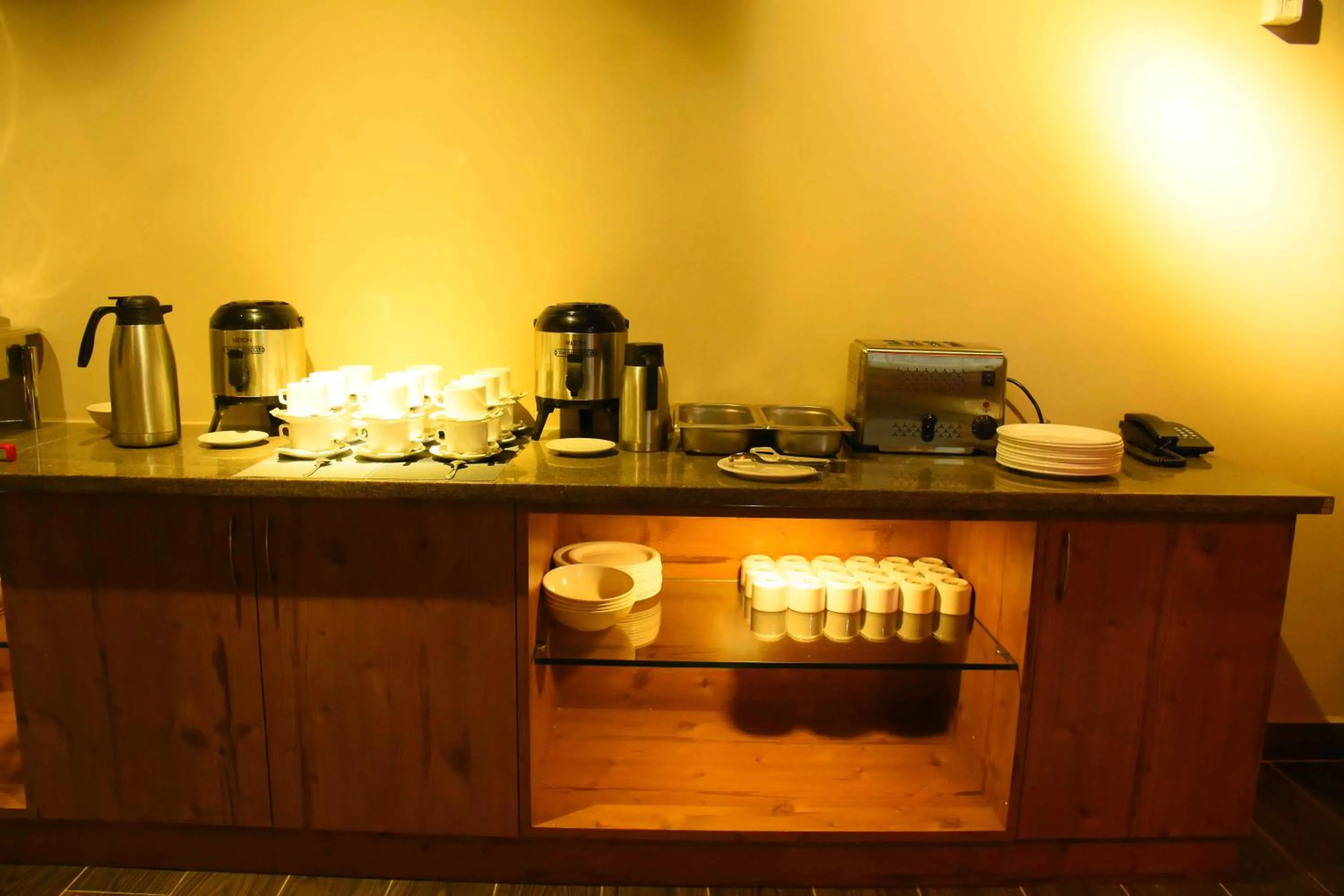 Restaurant/places to eat in HOTEL KEK GRAND PARK