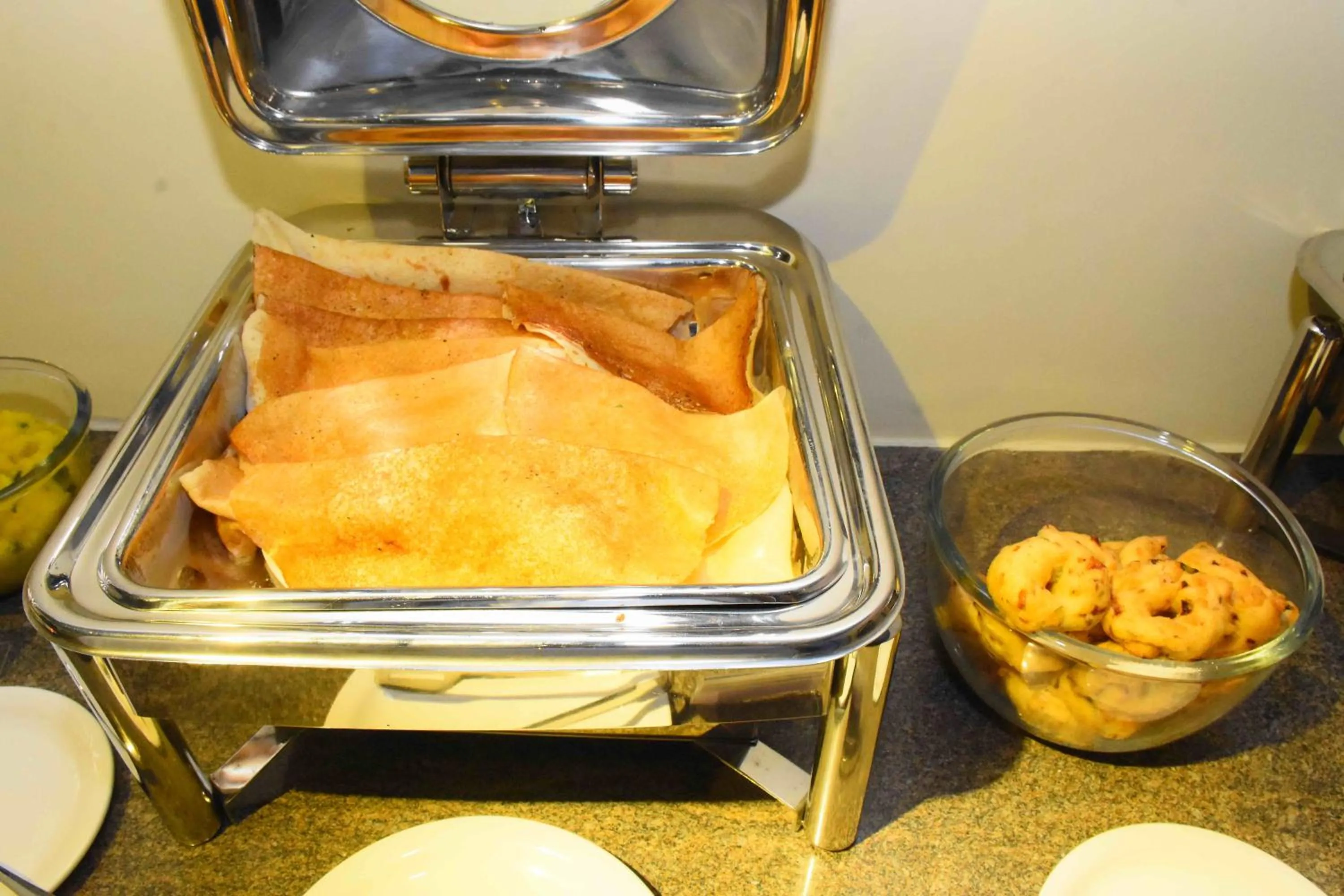 Restaurant/places to eat in HOTEL KEK GRAND PARK