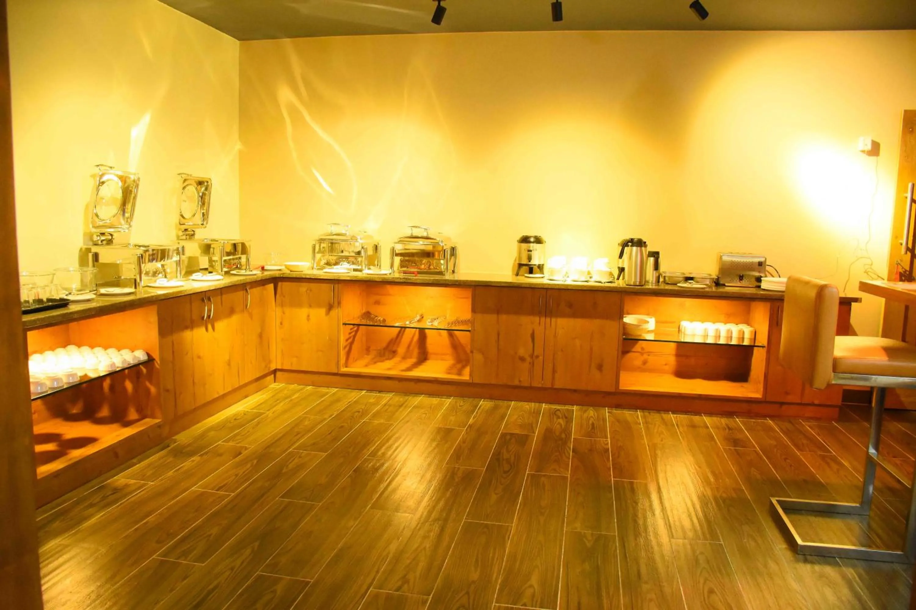 Restaurant/places to eat in HOTEL KEK GRAND PARK