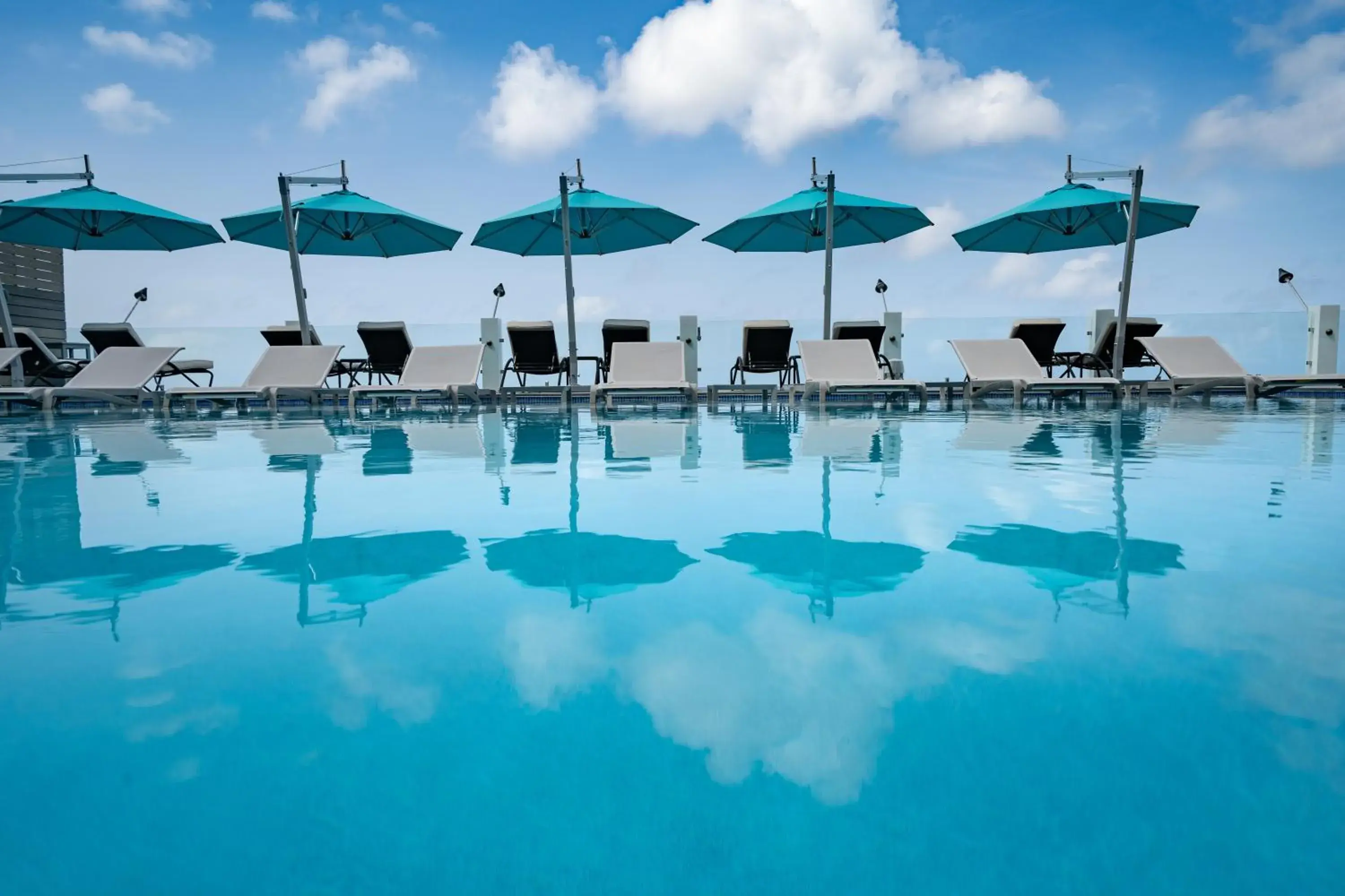 Swimming pool in South Gap Hotel Swimming pool in South Gap Hotel