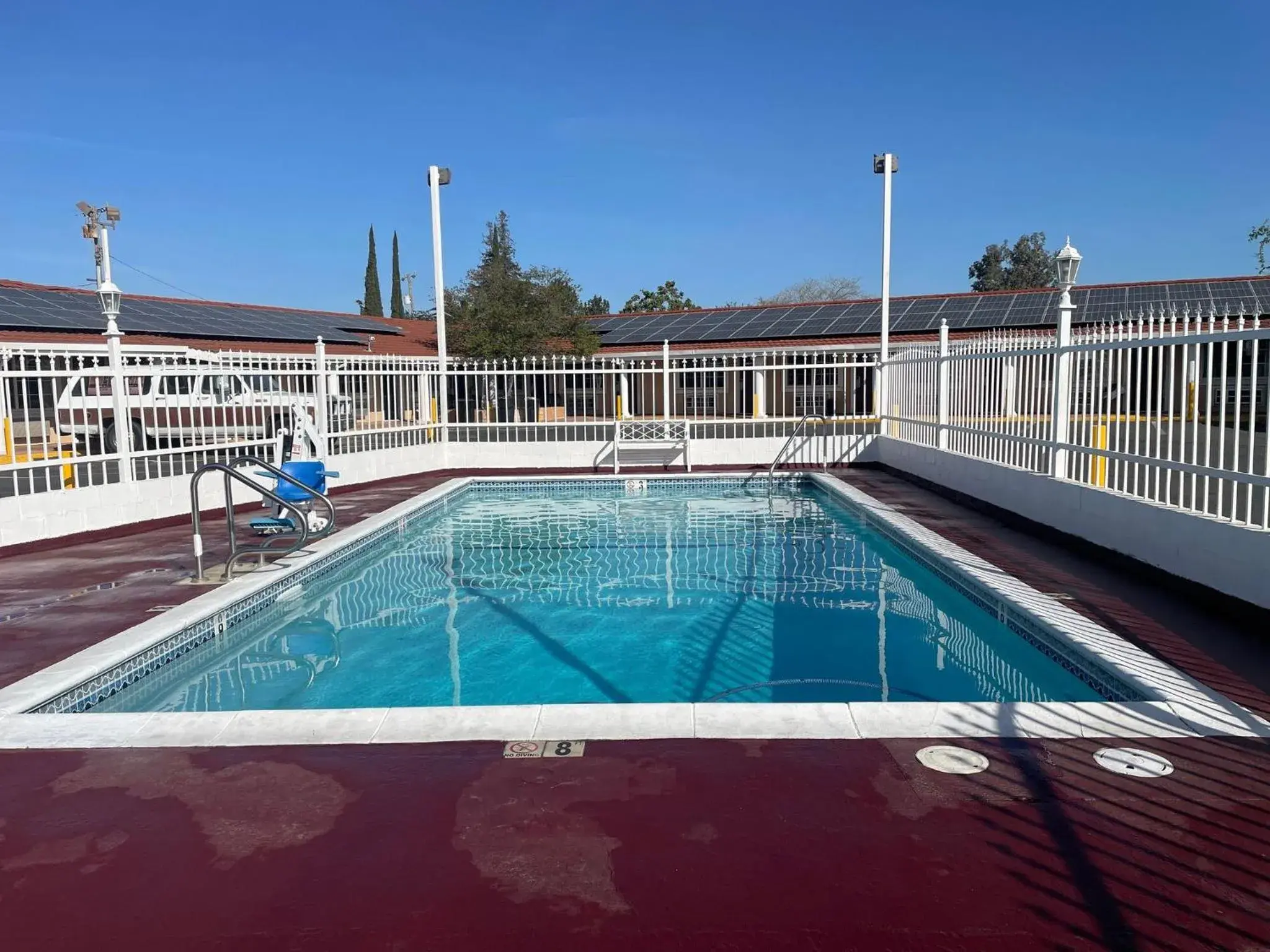 Swimming pool in Holiday Motel Oakdale Swimming pool in Holiday Motel Oakdale