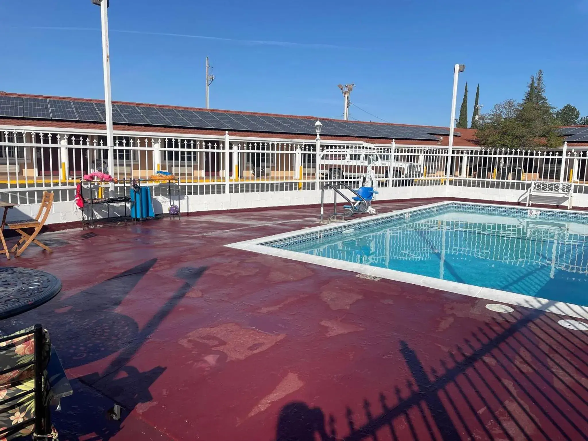 Swimming pool in Holiday Motel Oakdale Swimming pool in Holiday Motel Oakdale