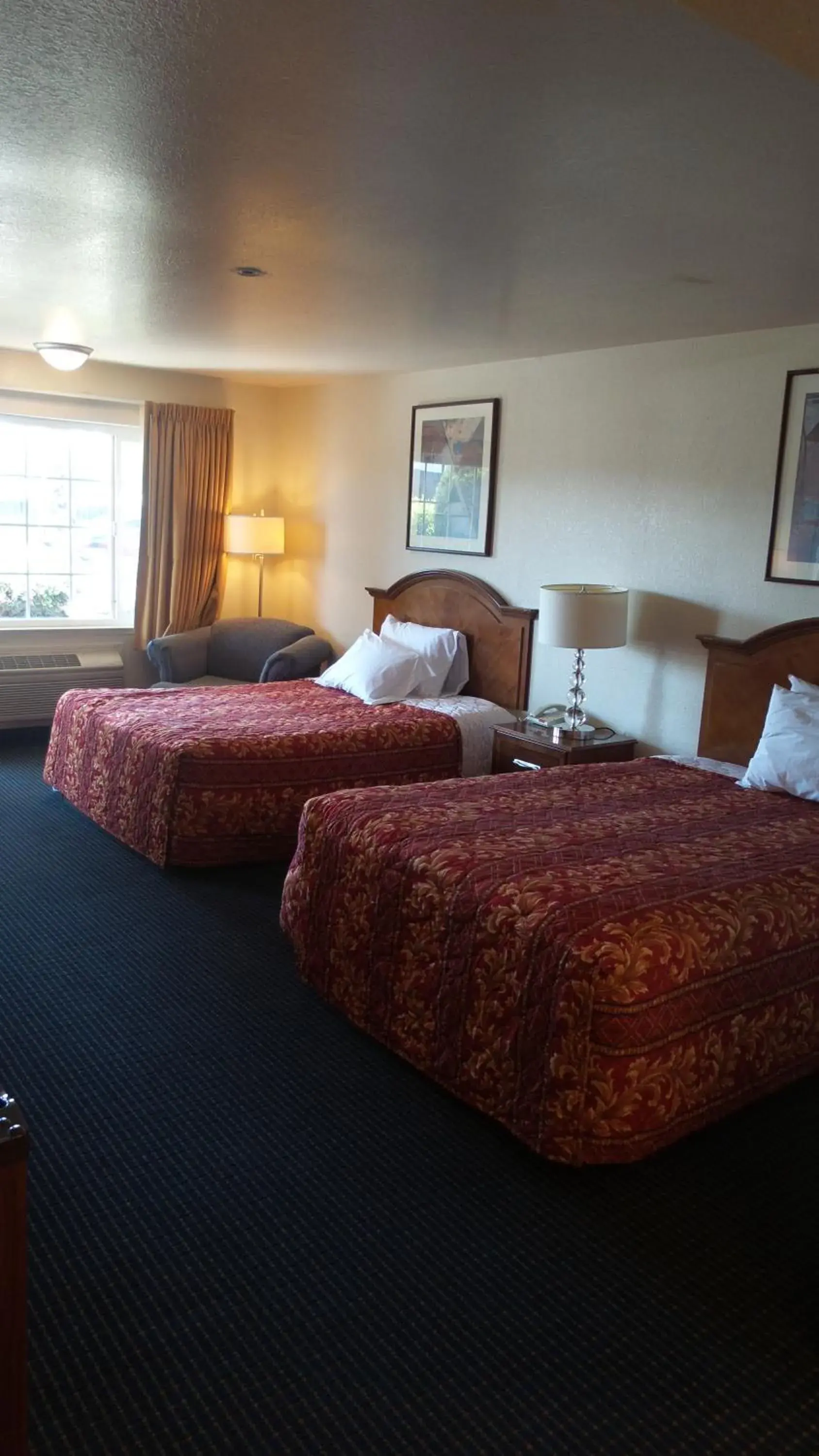 Bedroom, Bed in Holiday Motel Oakdale Bedroom, Bed in Holiday Motel Oakdale