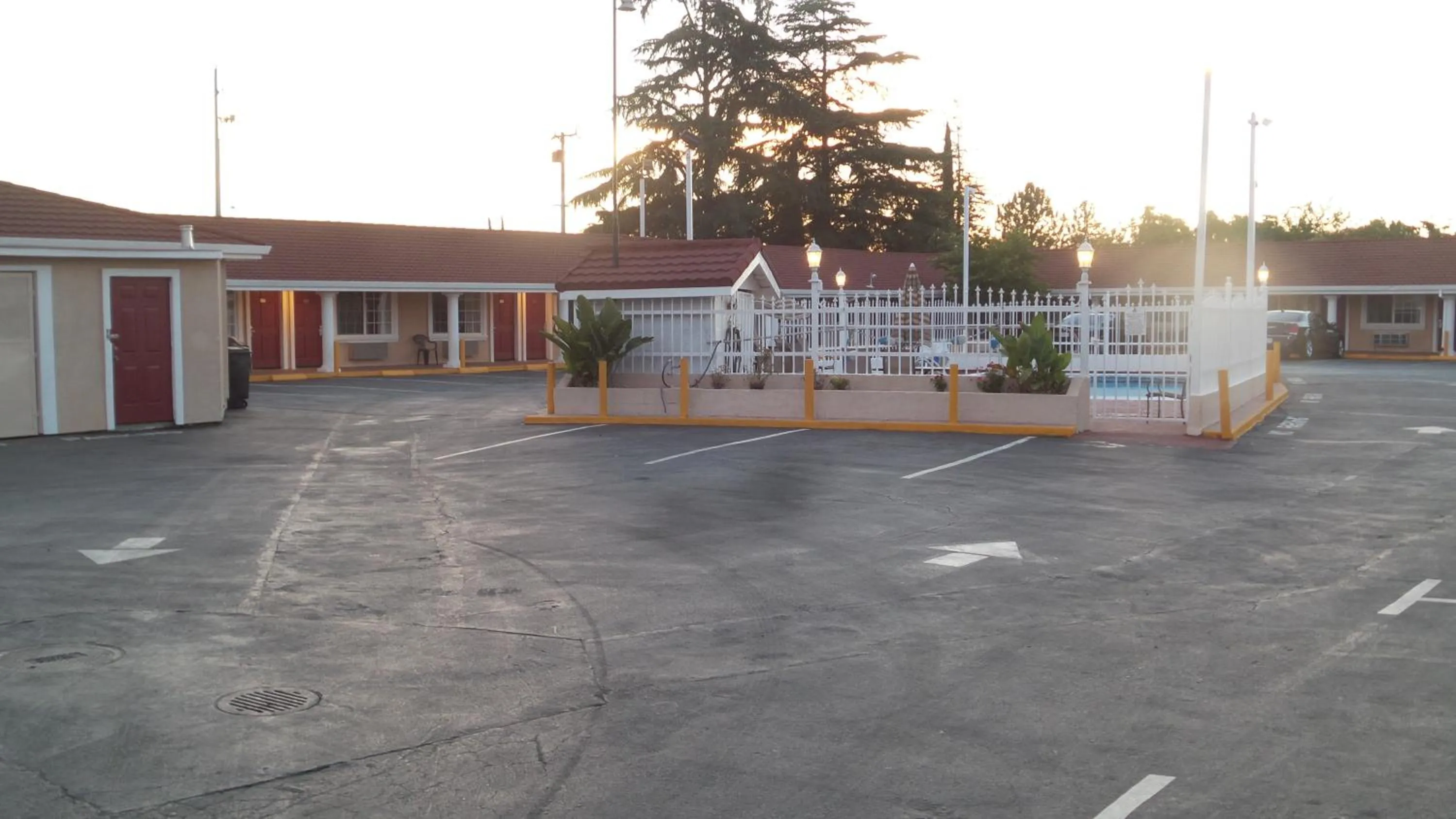 Property building in Holiday Motel Oakdale