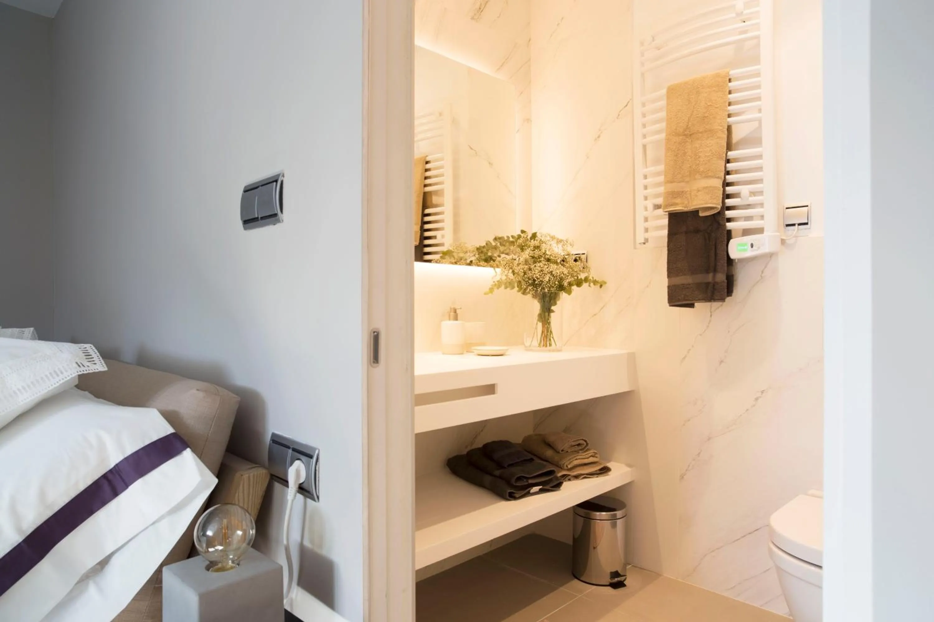 Bathroom, Bed in U-Sense Madrid Santa Ana