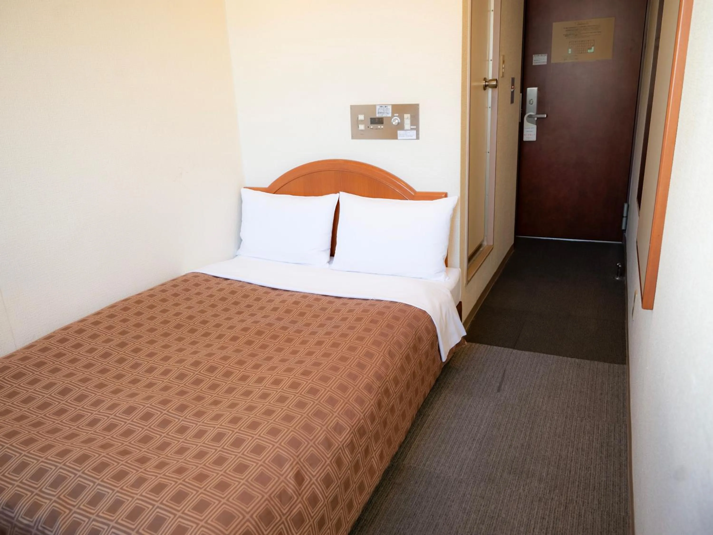 Photo of the whole room, Bed in Numazu Grand Hotel