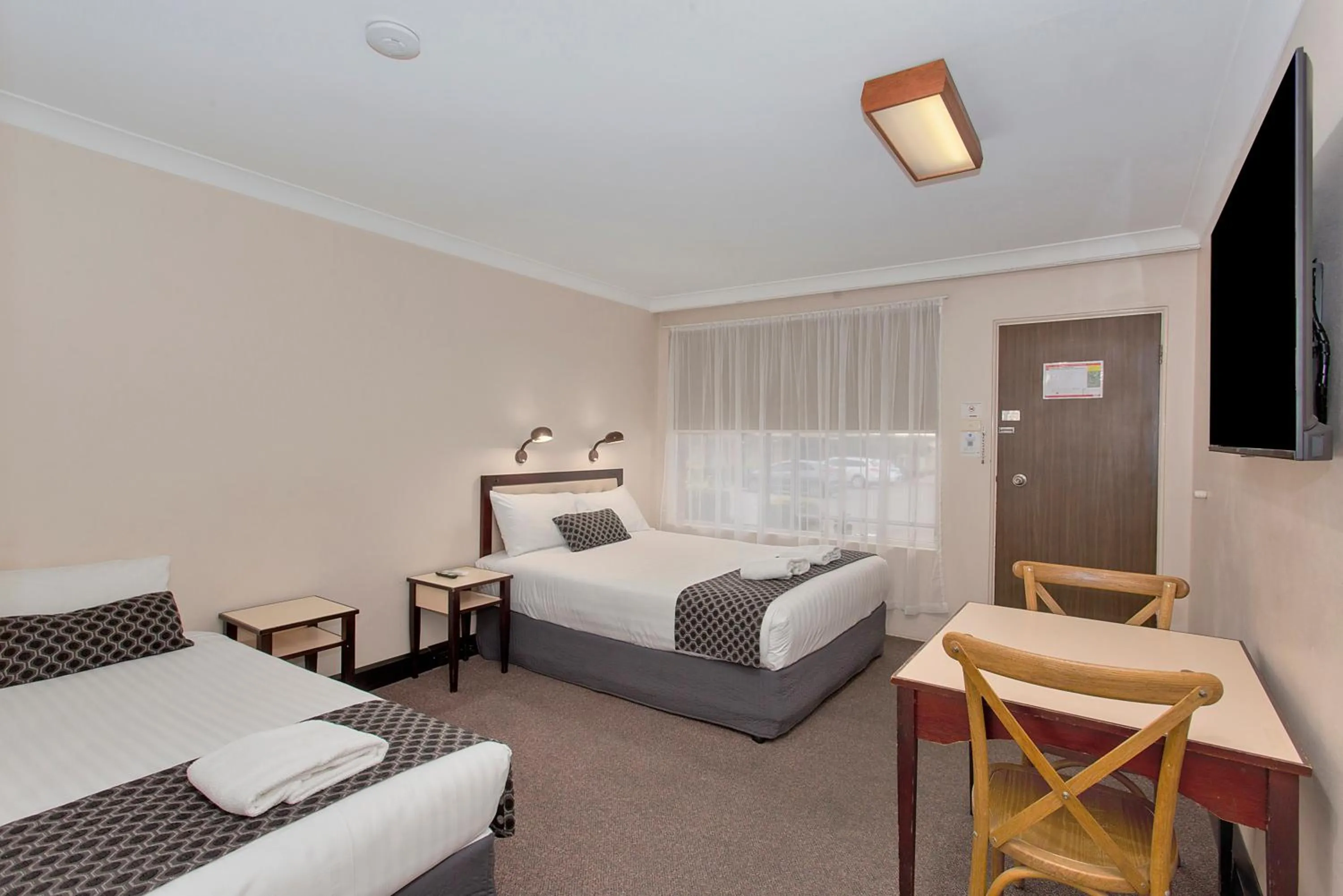 Bedroom, Bed in Econo Lodge Savannah Park Tamworth