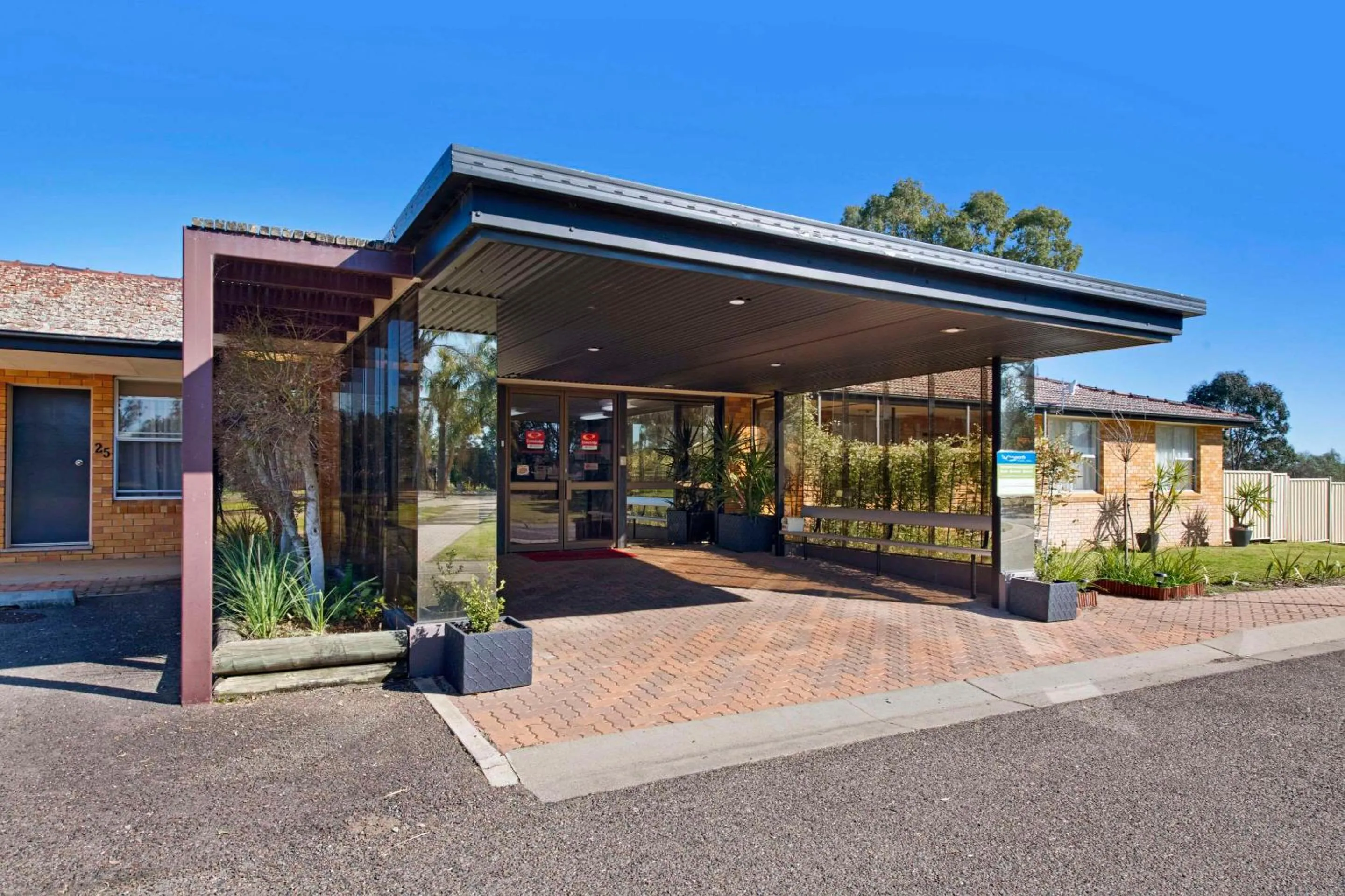 Property building in Econo Lodge Savannah Park Tamworth