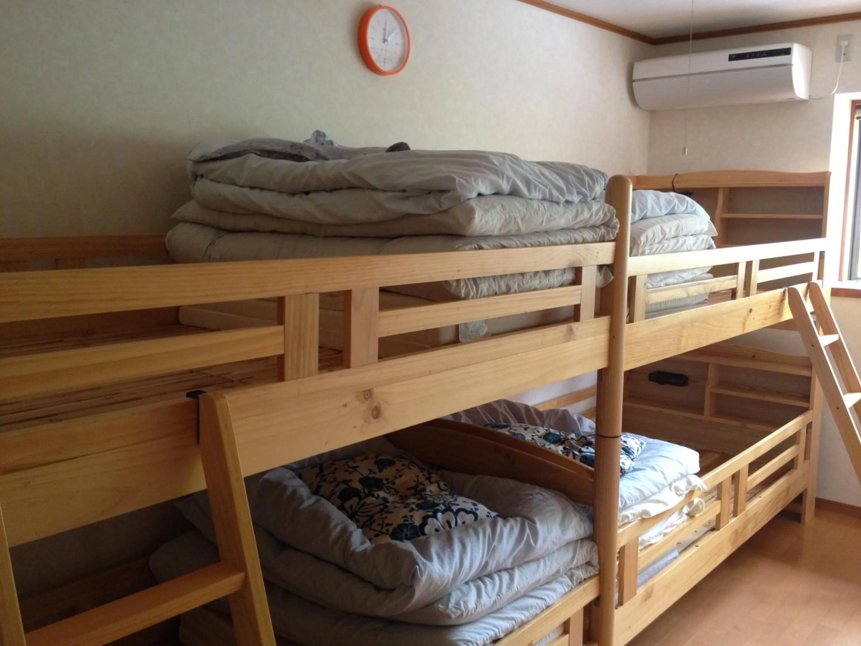 bunk bed, Bed in Beppu Yukemuri-no-oka Youth Hostel