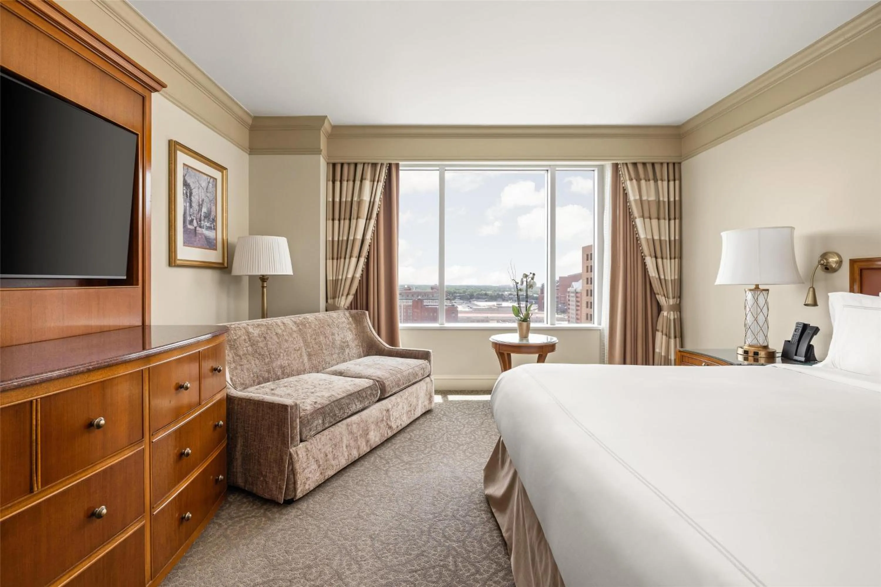 Living room, Bed in Conrad Indianapolis