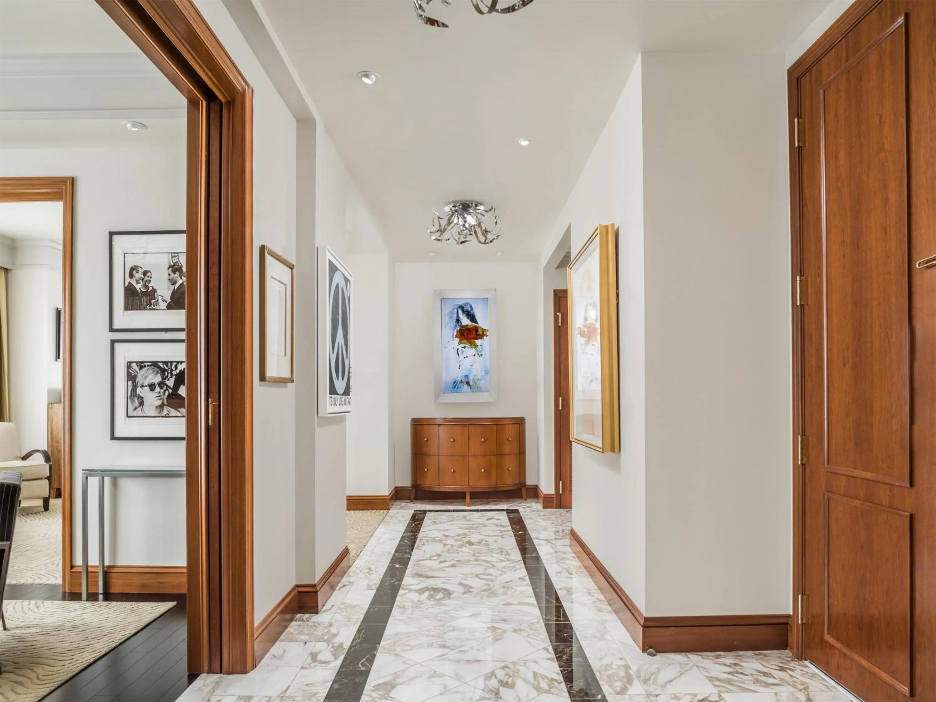 Photo of the whole room in Conrad Indianapolis