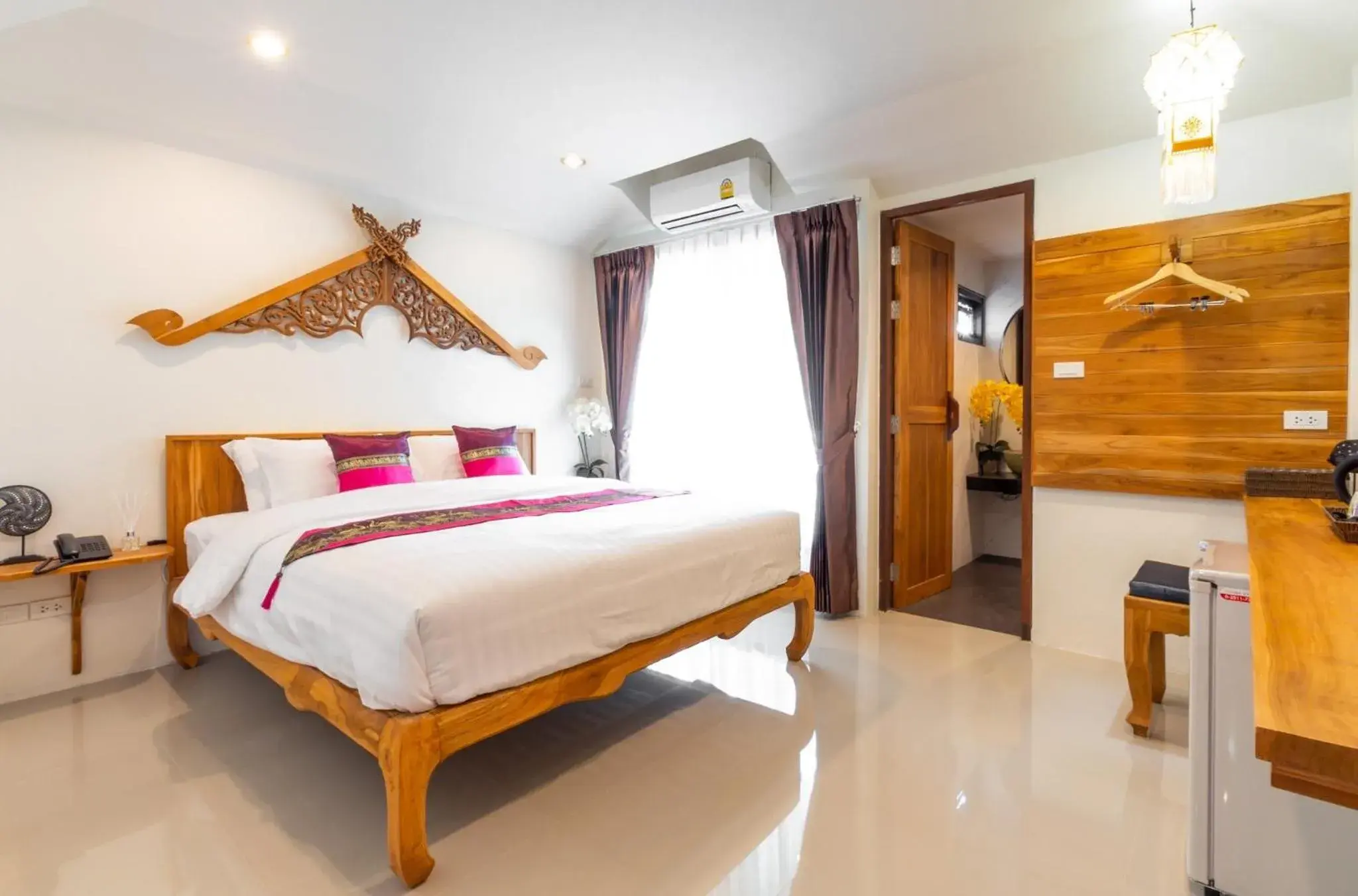 King Room with Balcony in Anumat Premium Budget Hotel King Room with Balcony in Anumat Premium Budget Hotel