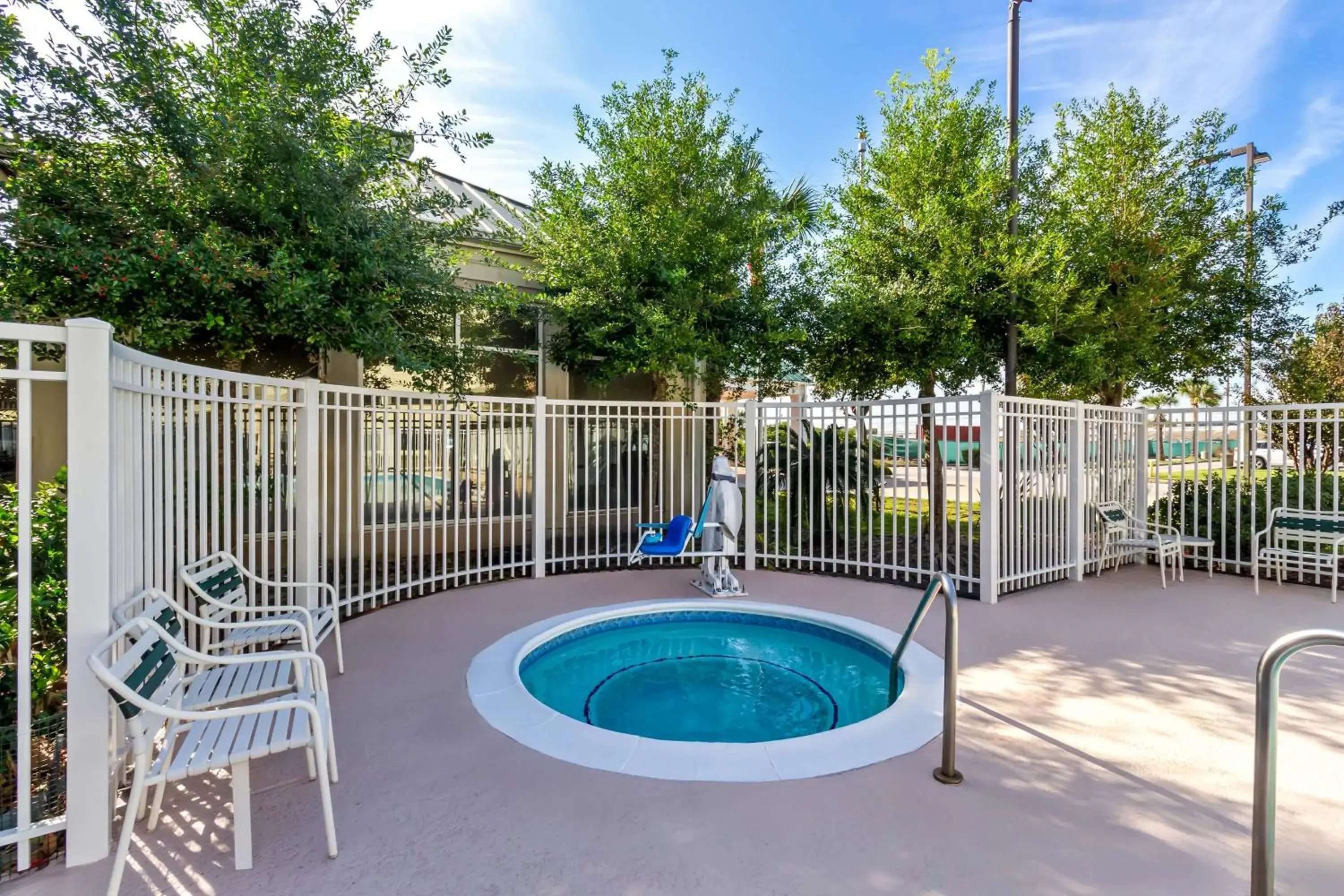 Pool view in ACP Hotel Houston Westchase, MOD Collection by Sonesta Pool view in ACP Hotel Houston Westchase, MOD Collection by Sonesta
