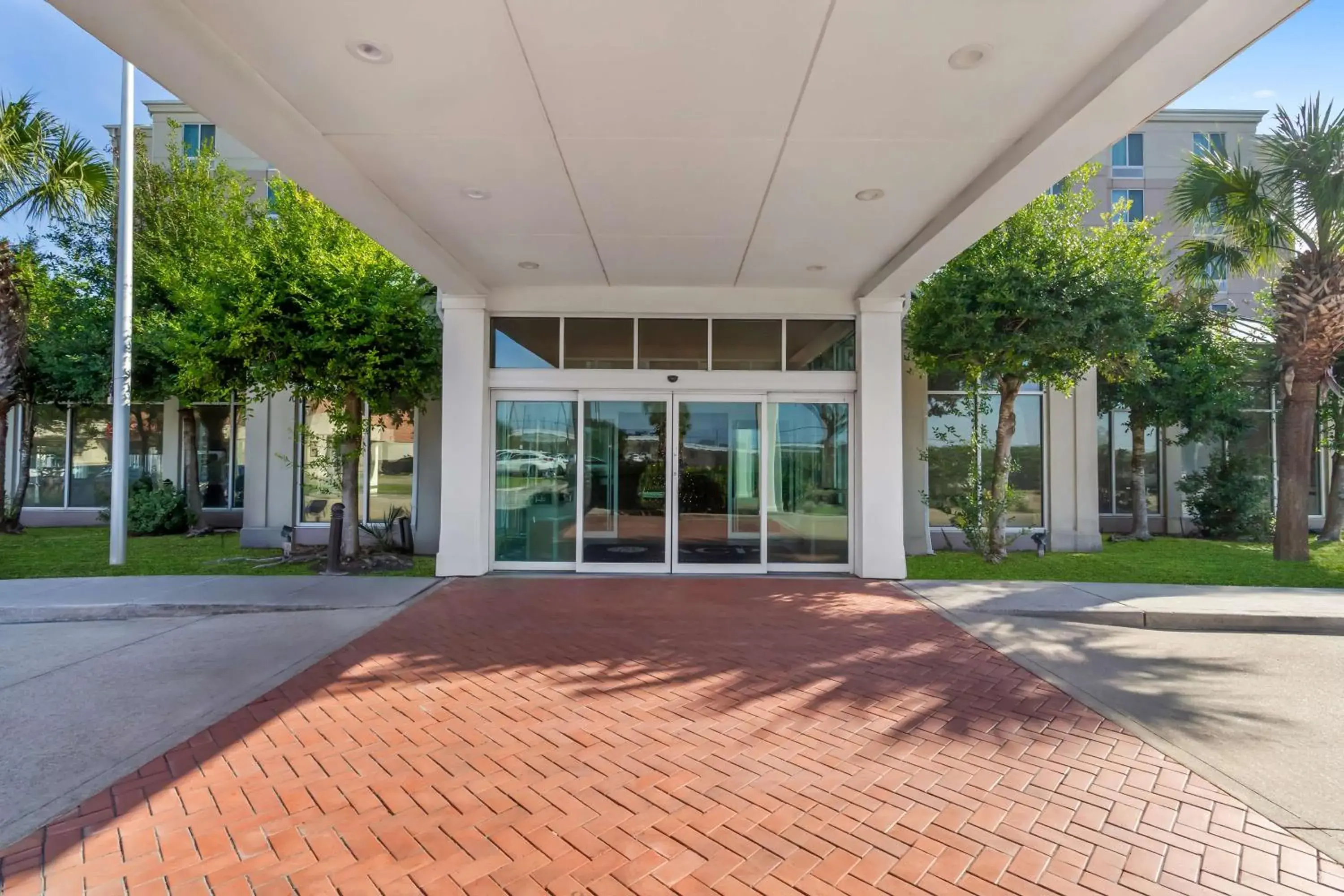 Property building in ACP Hotel Houston Westchase, MOD Collection by Sonesta Property building in ACP Hotel Houston Westchase, MOD Collection by Sonesta