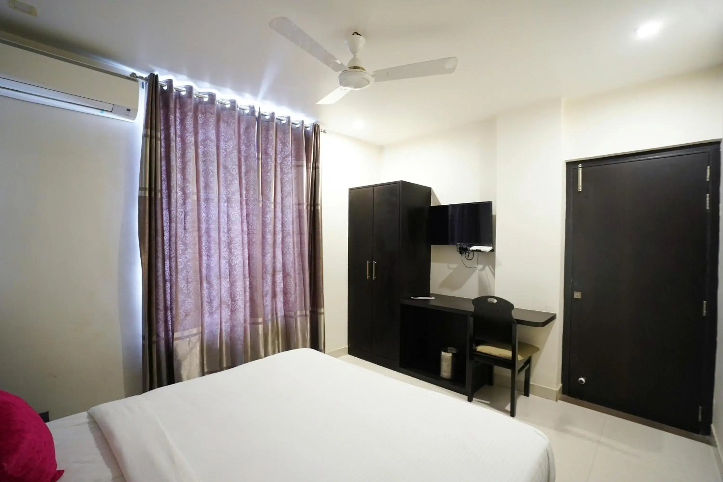Standard Double Room in Hotel Suryansh Standard Double Room in Hotel Suryansh