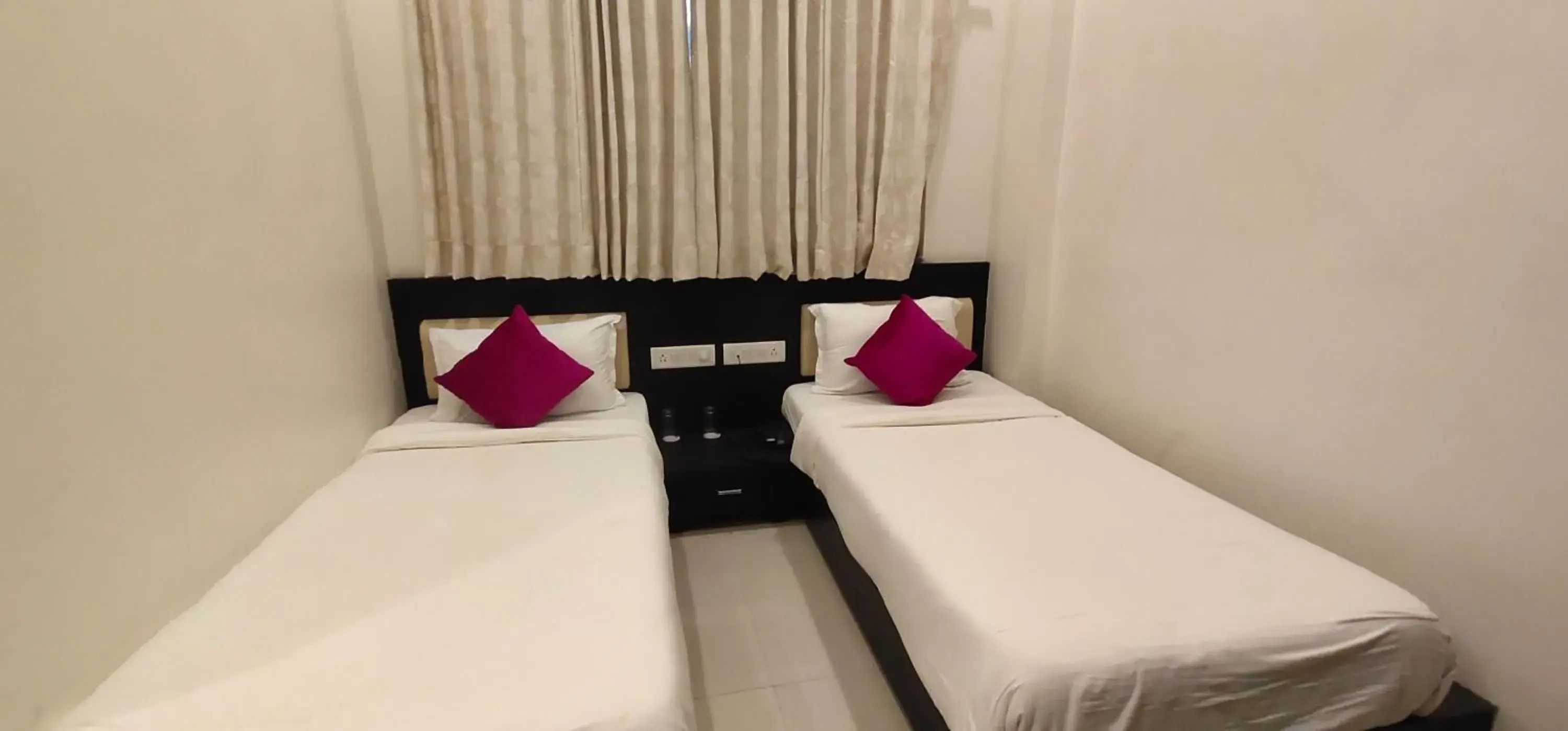 Standard Twin Room in Hotel Suryansh Standard Twin Room in Hotel Suryansh