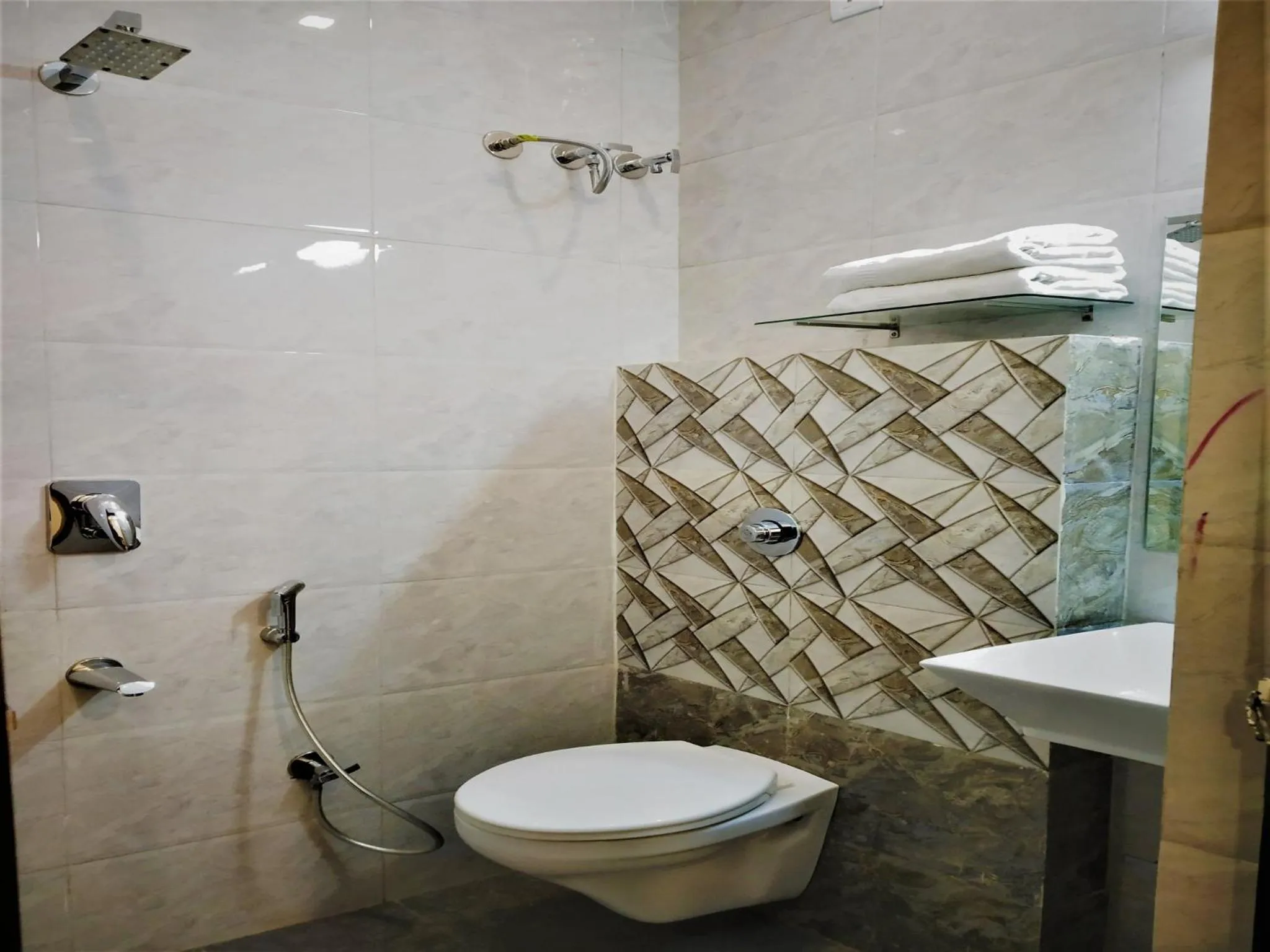 Bathroom in Hotel Suryansh