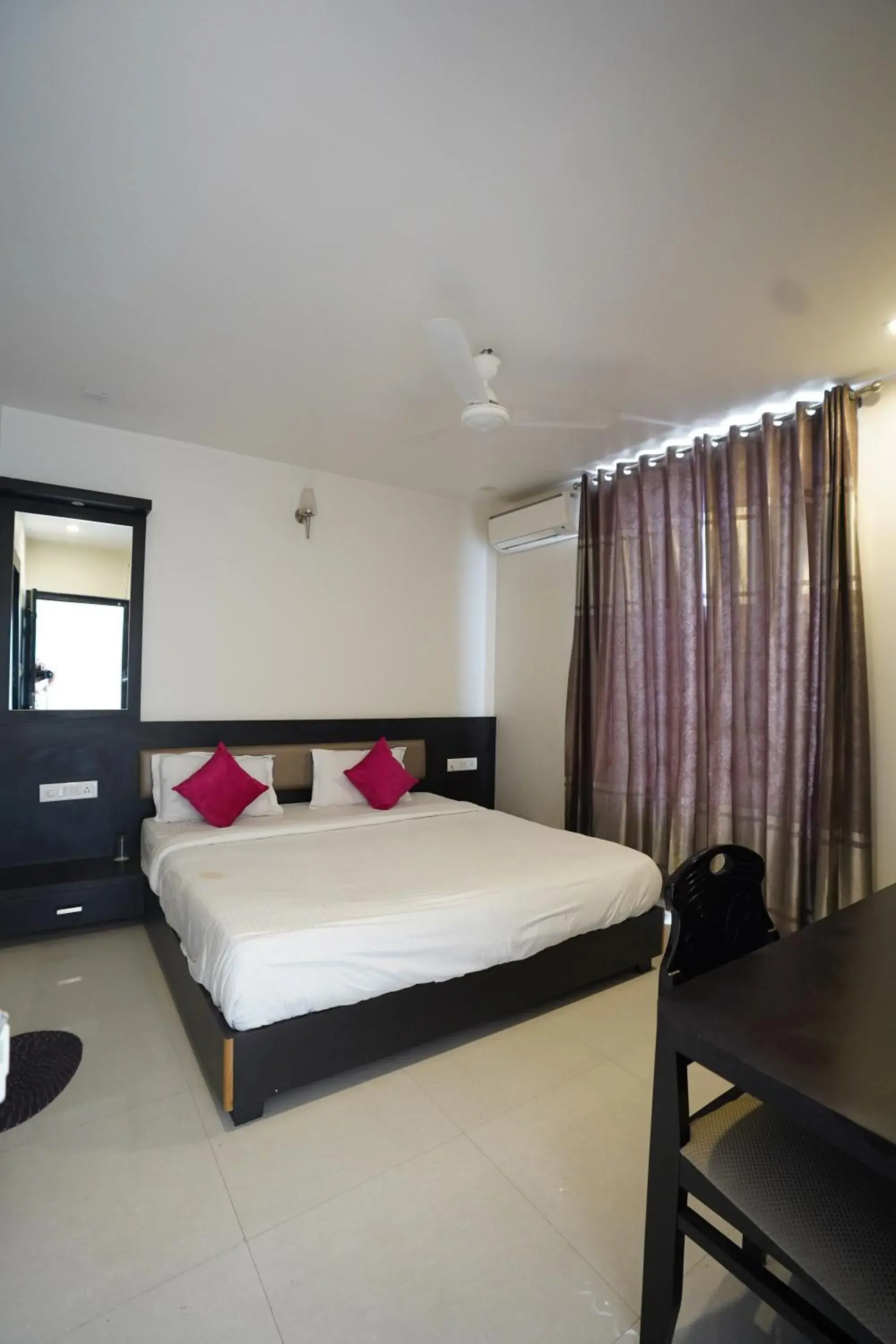 Standard Double Room in Hotel Suryansh Standard Double Room in Hotel Suryansh
