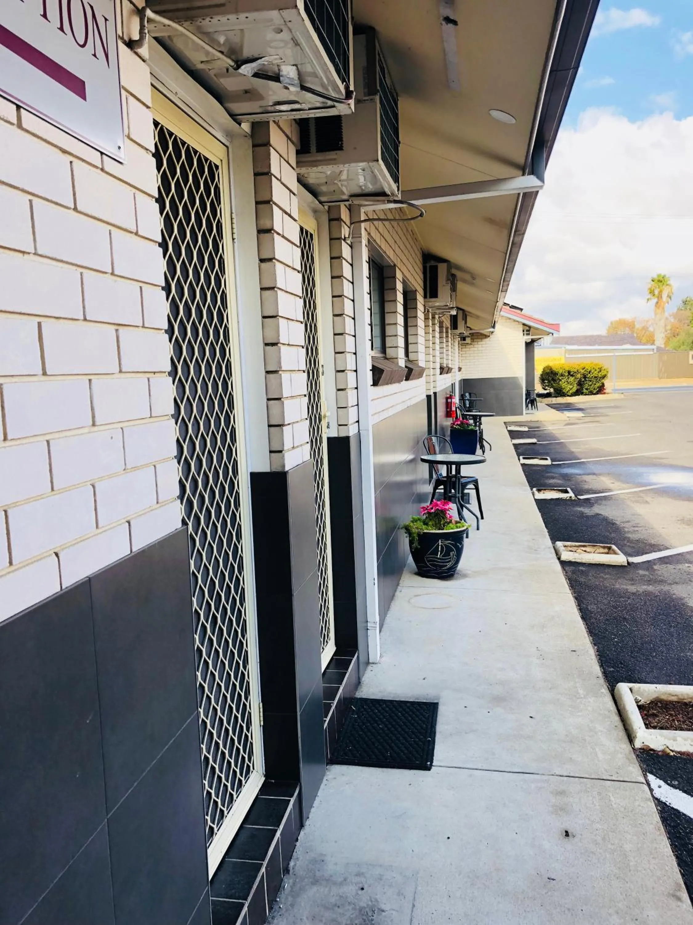 Property building in Tamworth Central Motel
