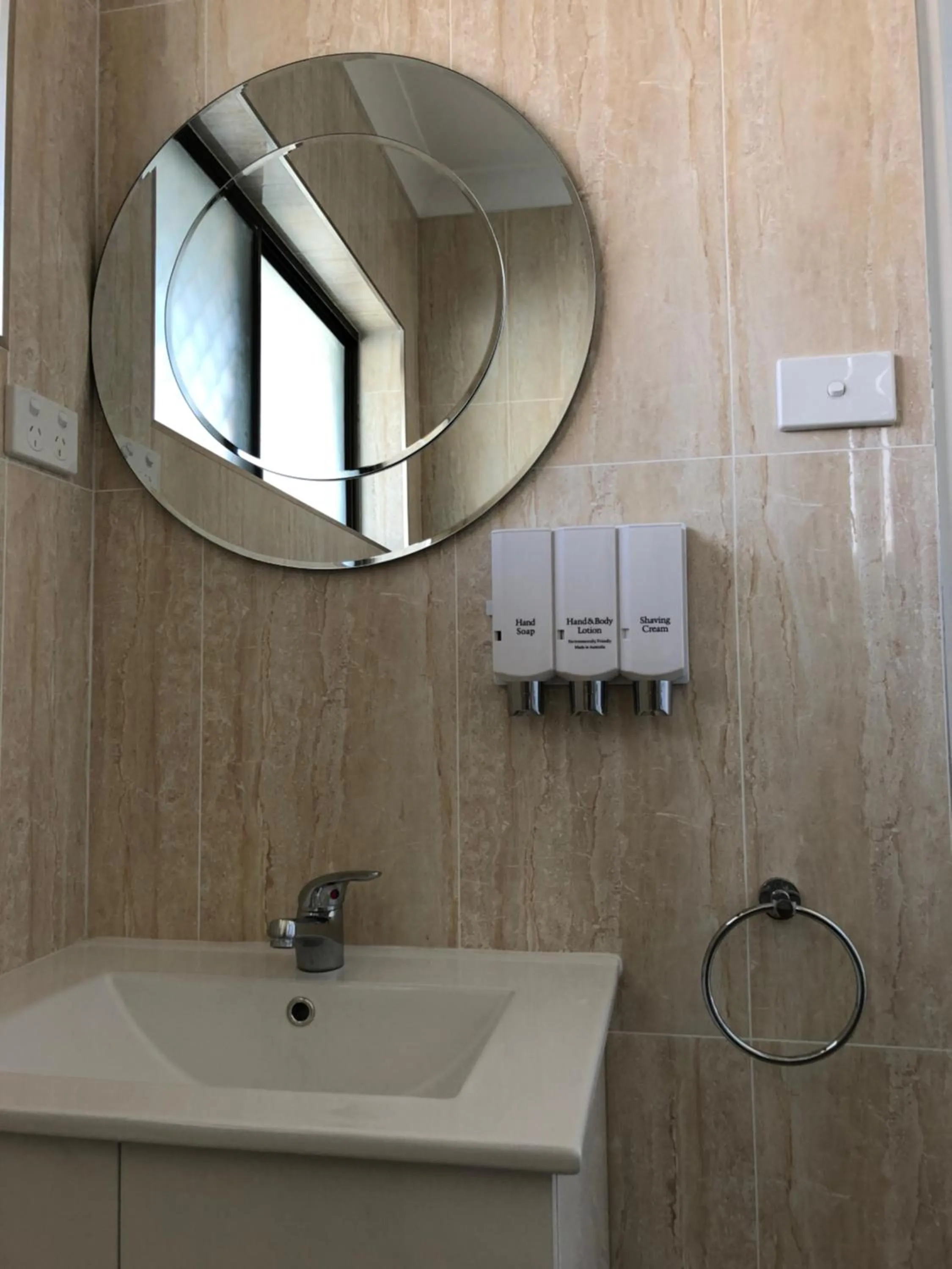 Bathroom in Tamworth Central Motel