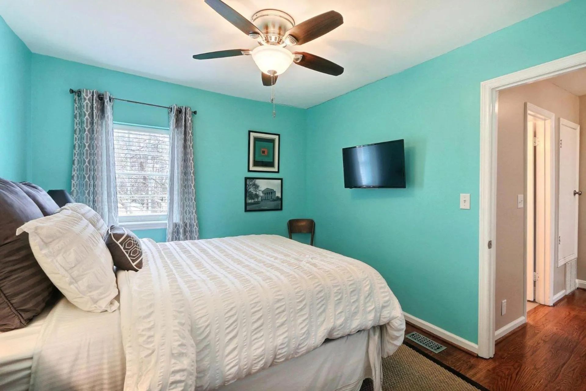 Bed in Coach`s Corner