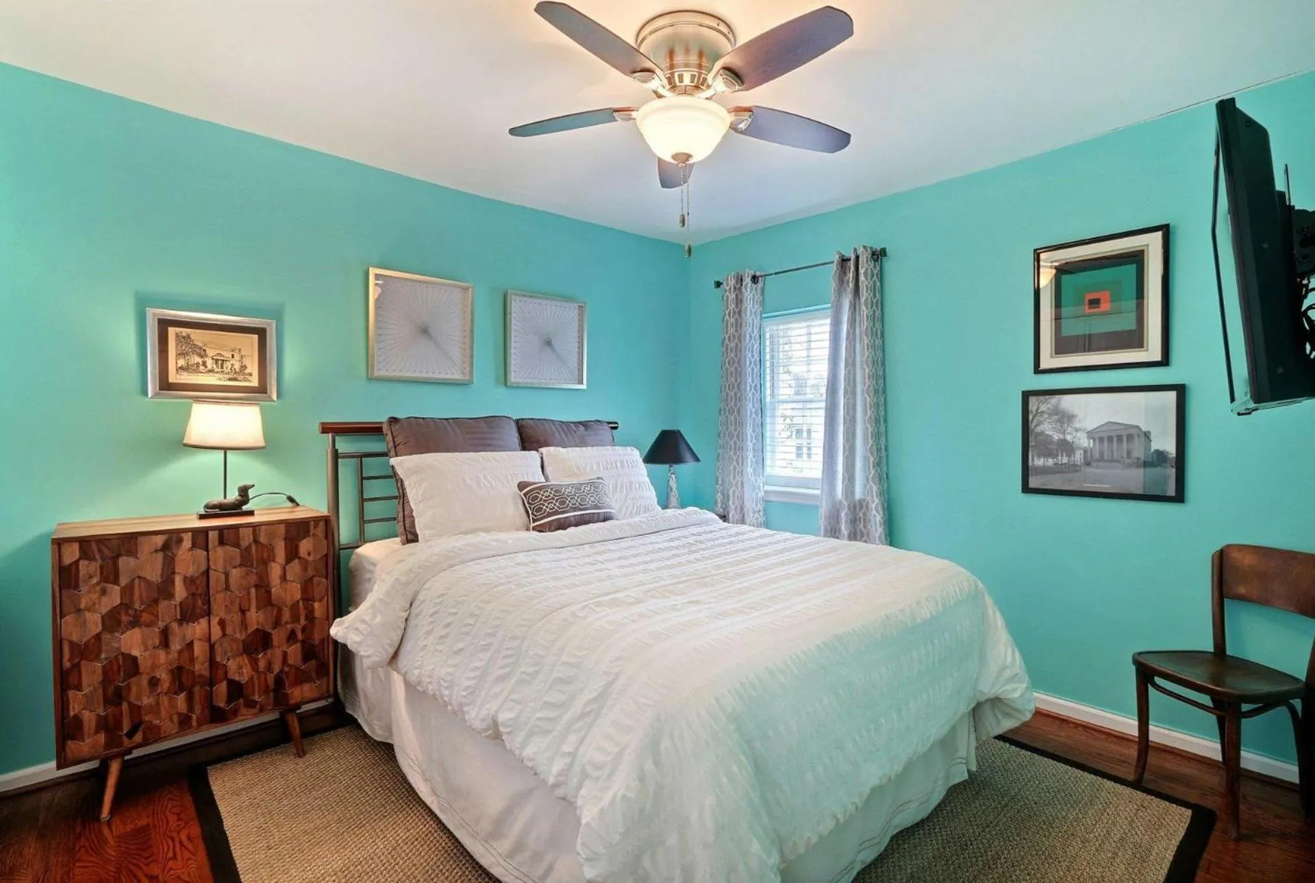 Bed in Coach`s Corner