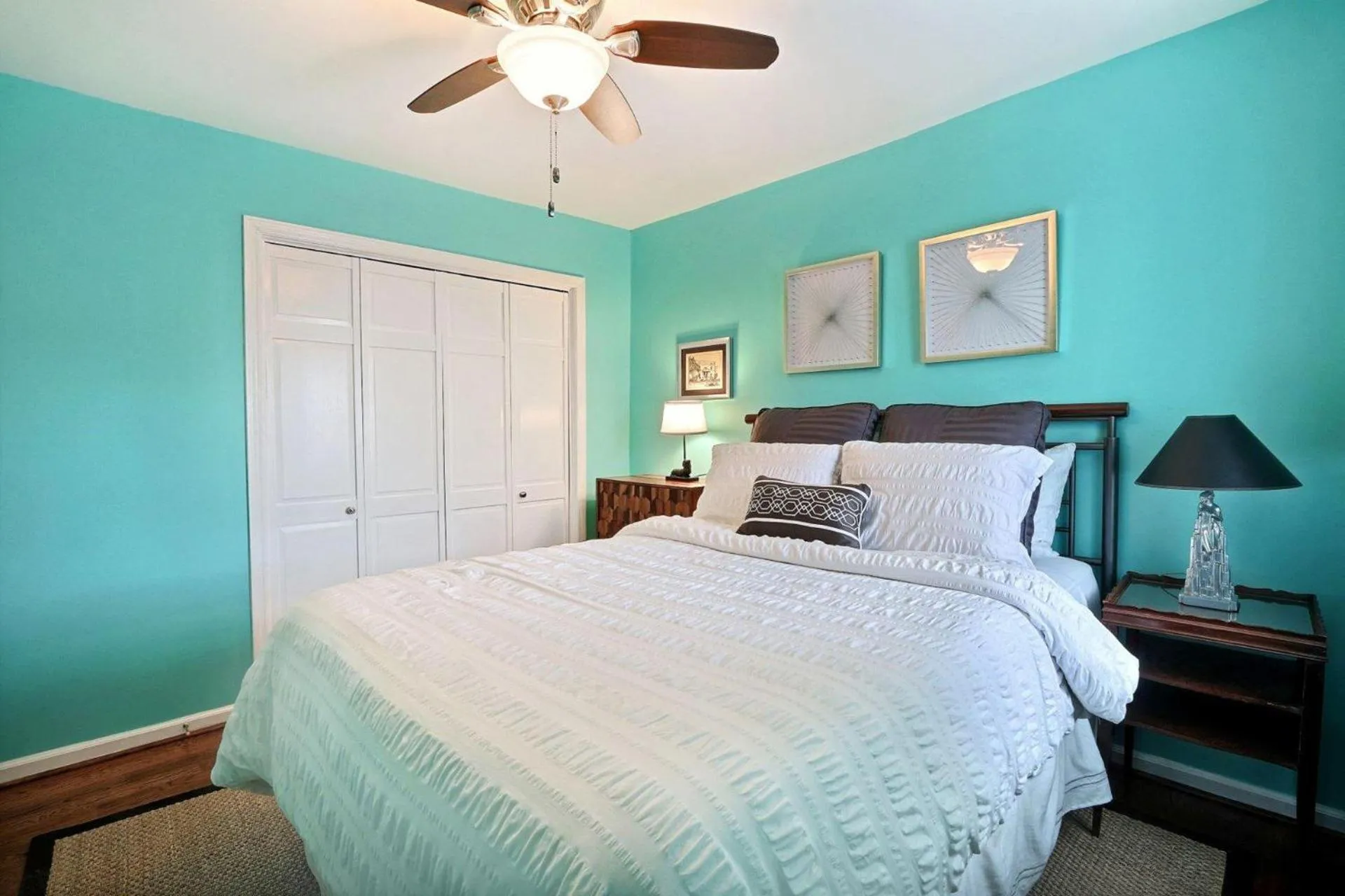 Bed in Coach`s Corner