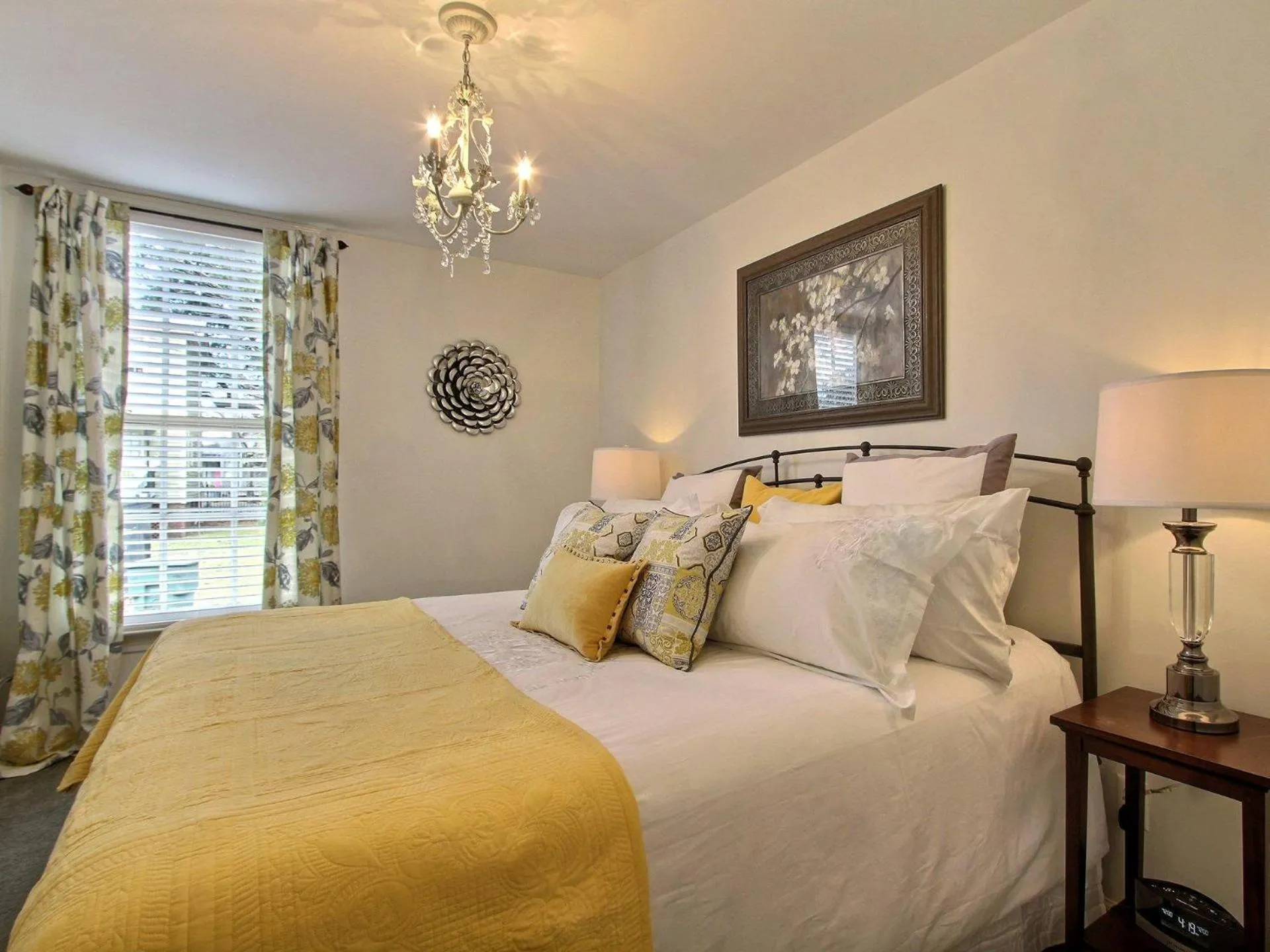 Bed in Fountain View Cottage