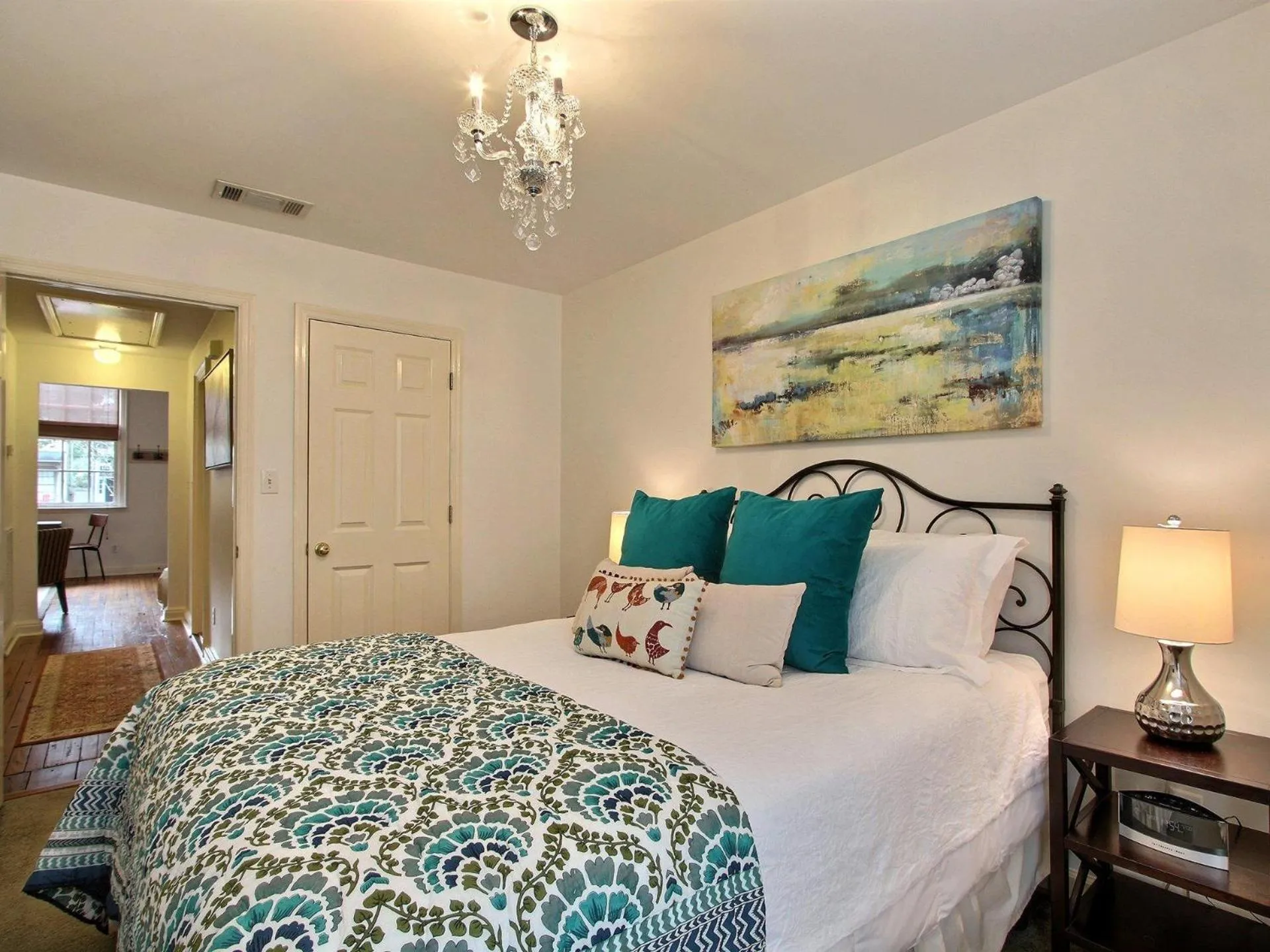 Bed in Fountain View Cottage