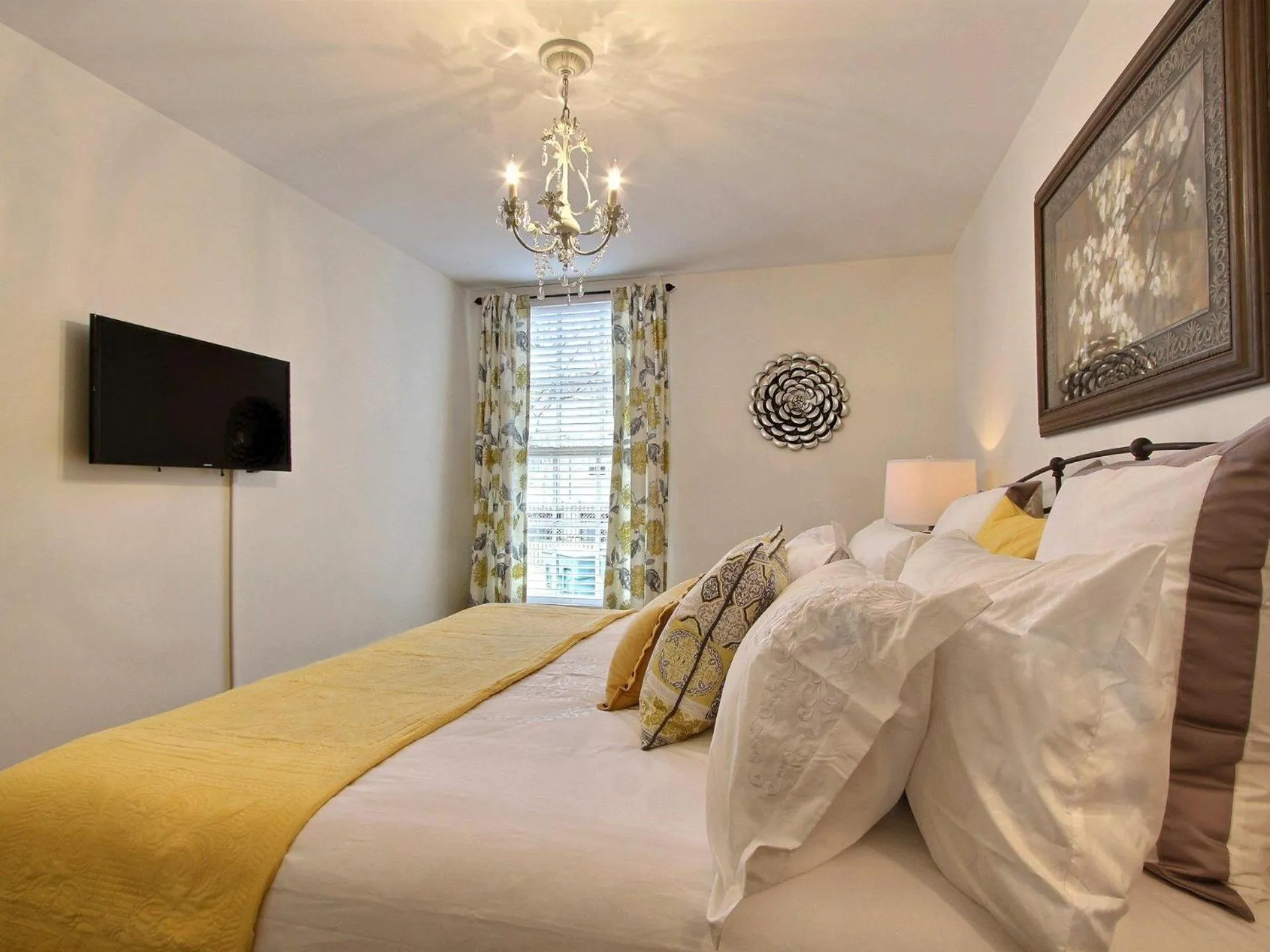 Bed in Fountain View Cottage