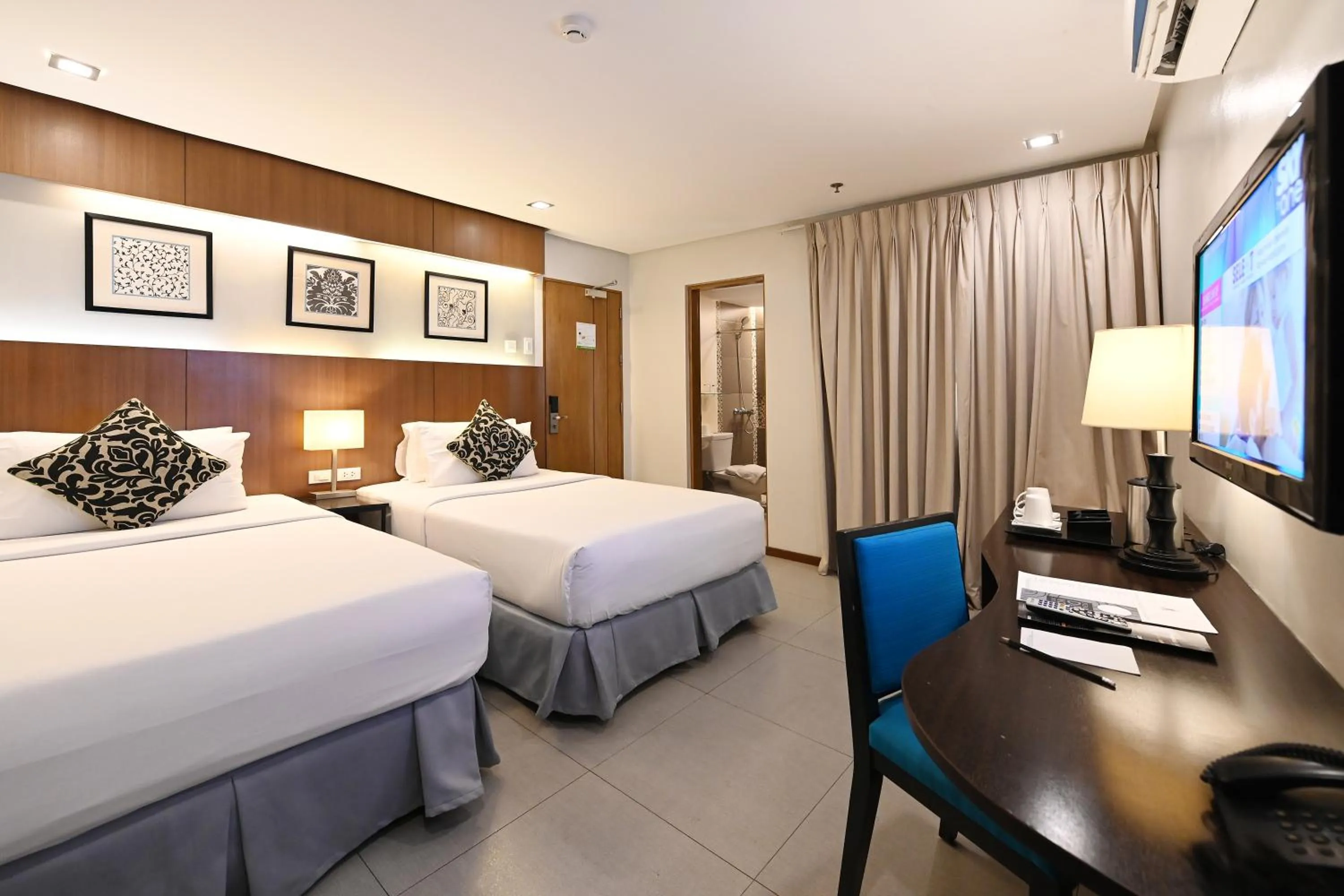 Bedroom, Bed in St Mark Hotel