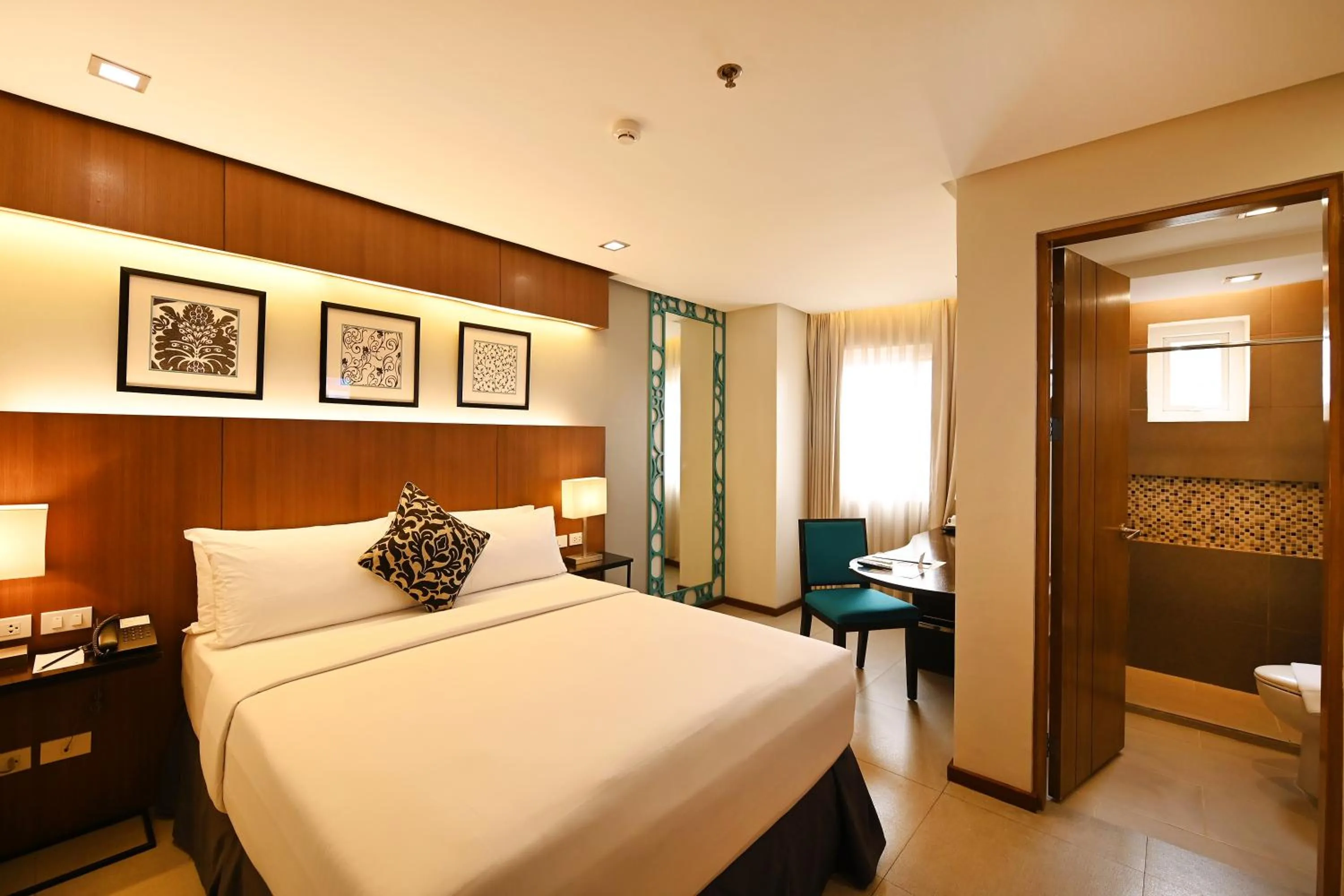 Bedroom, Bed in St Mark Hotel