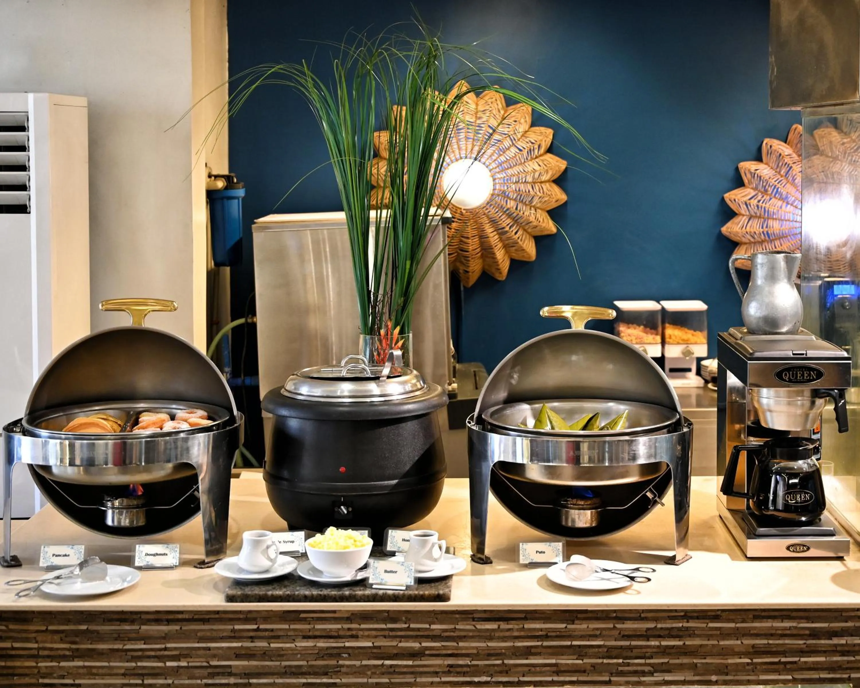 Restaurant/places to eat in St Mark Hotel